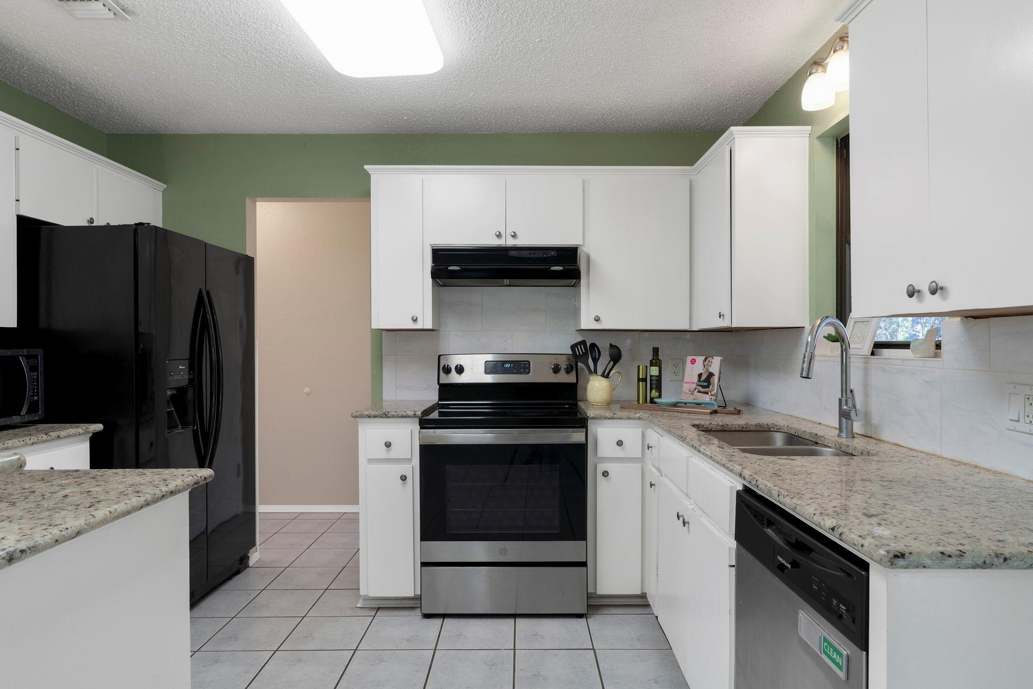 500 Grand Prairie Cir, Dripping Springs, TX 78620