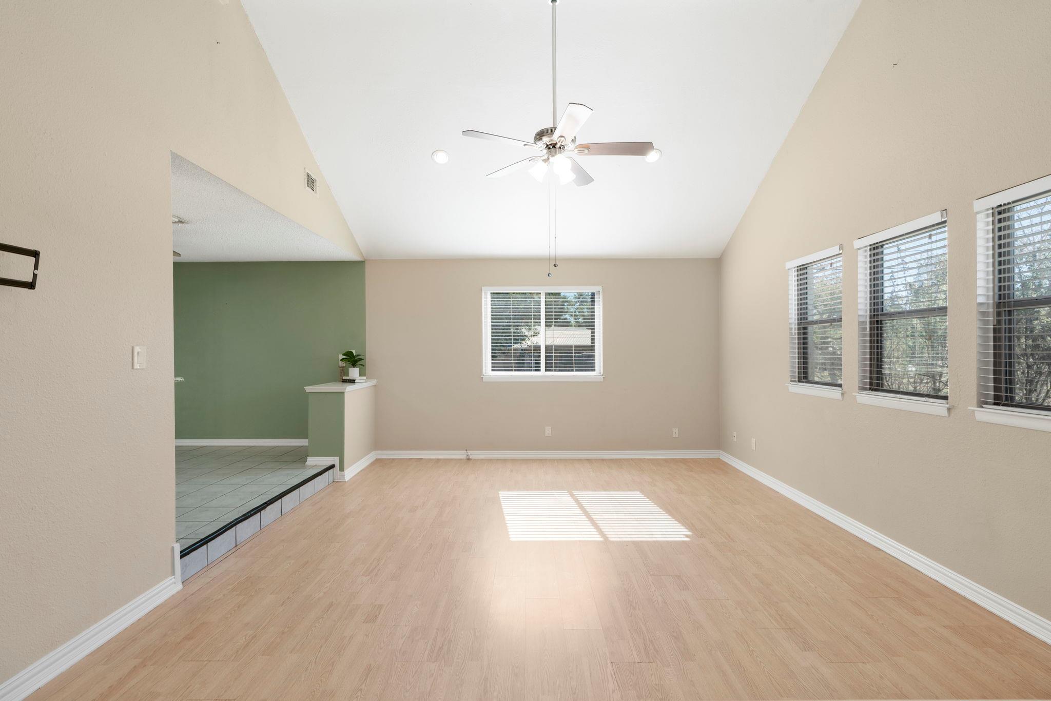 500 Grand Prairie Cir, Dripping Springs, TX 78620