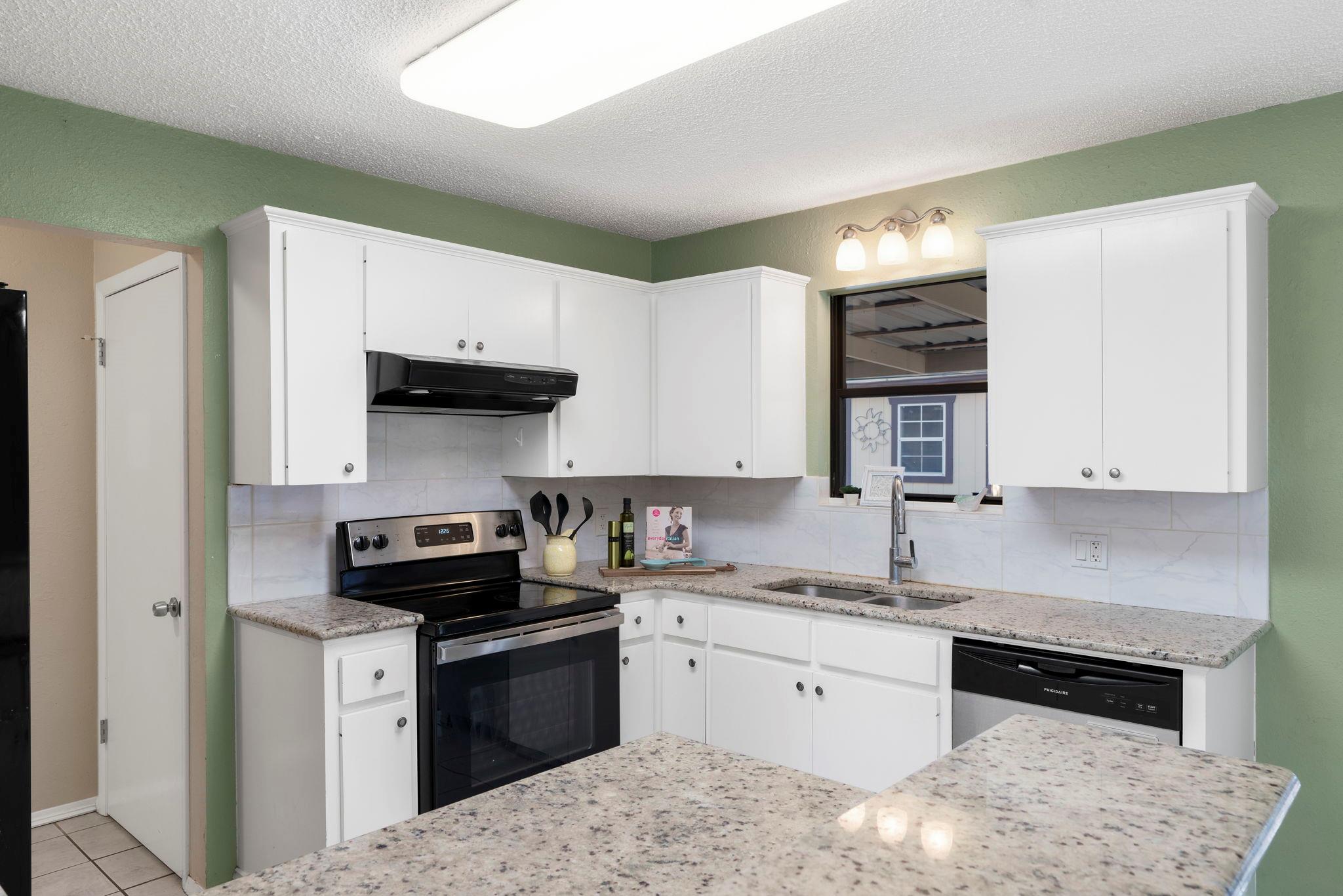 500 Grand Prairie Cir, Dripping Springs, TX 78620