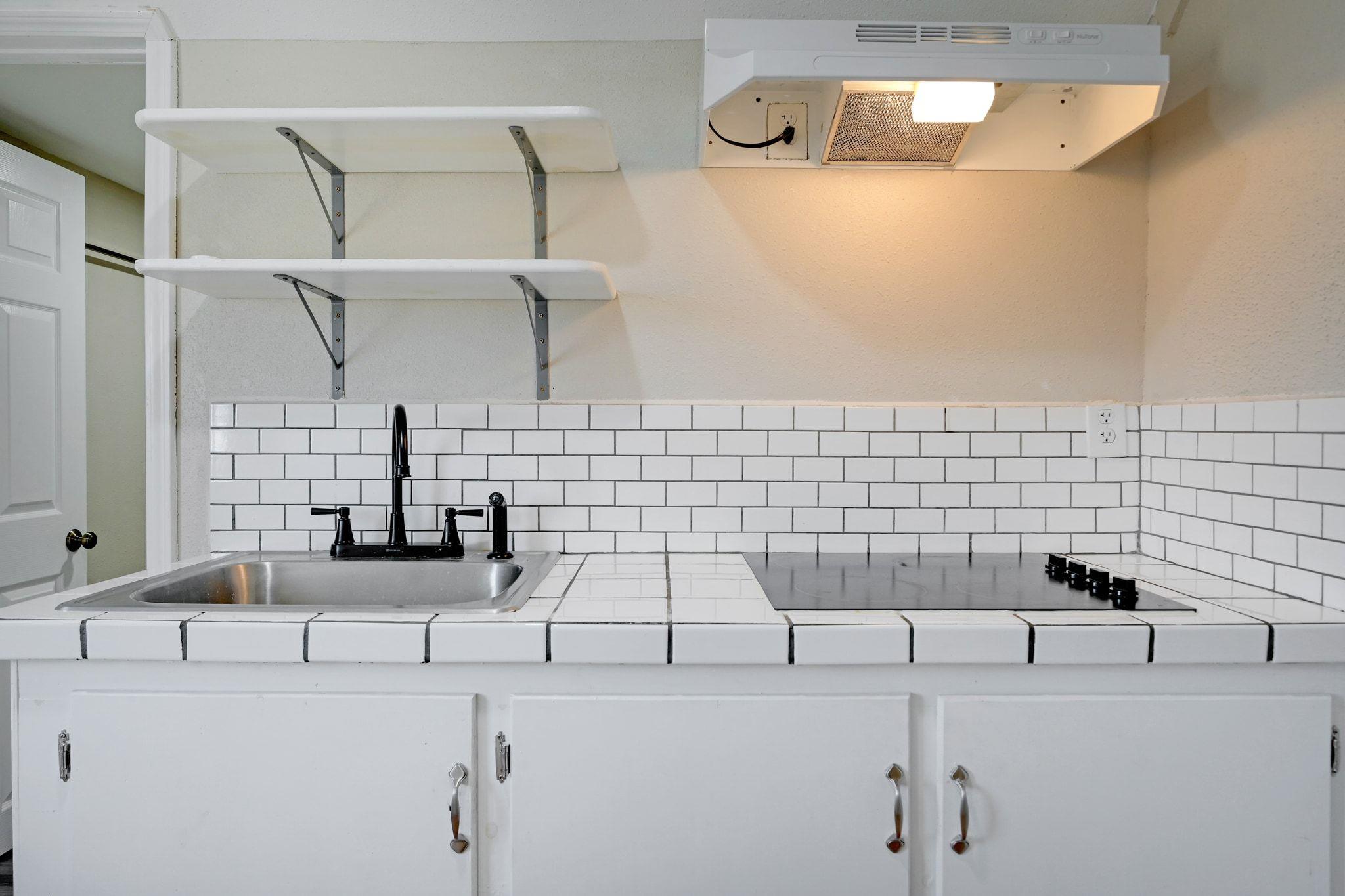 14100 Camino Real, Niederwald, TX 78640