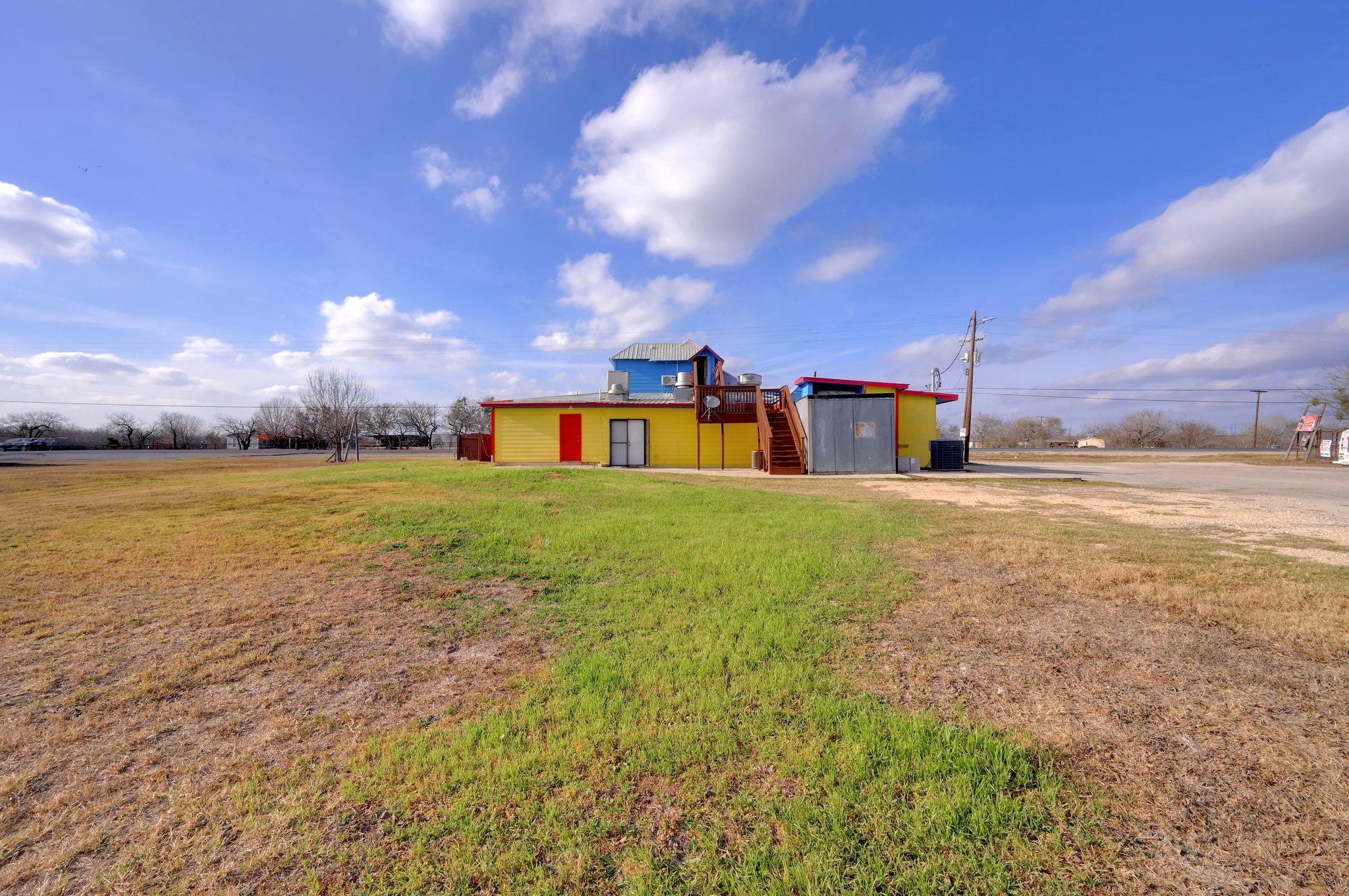 14100 Camino Real, Niederwald, TX 78640