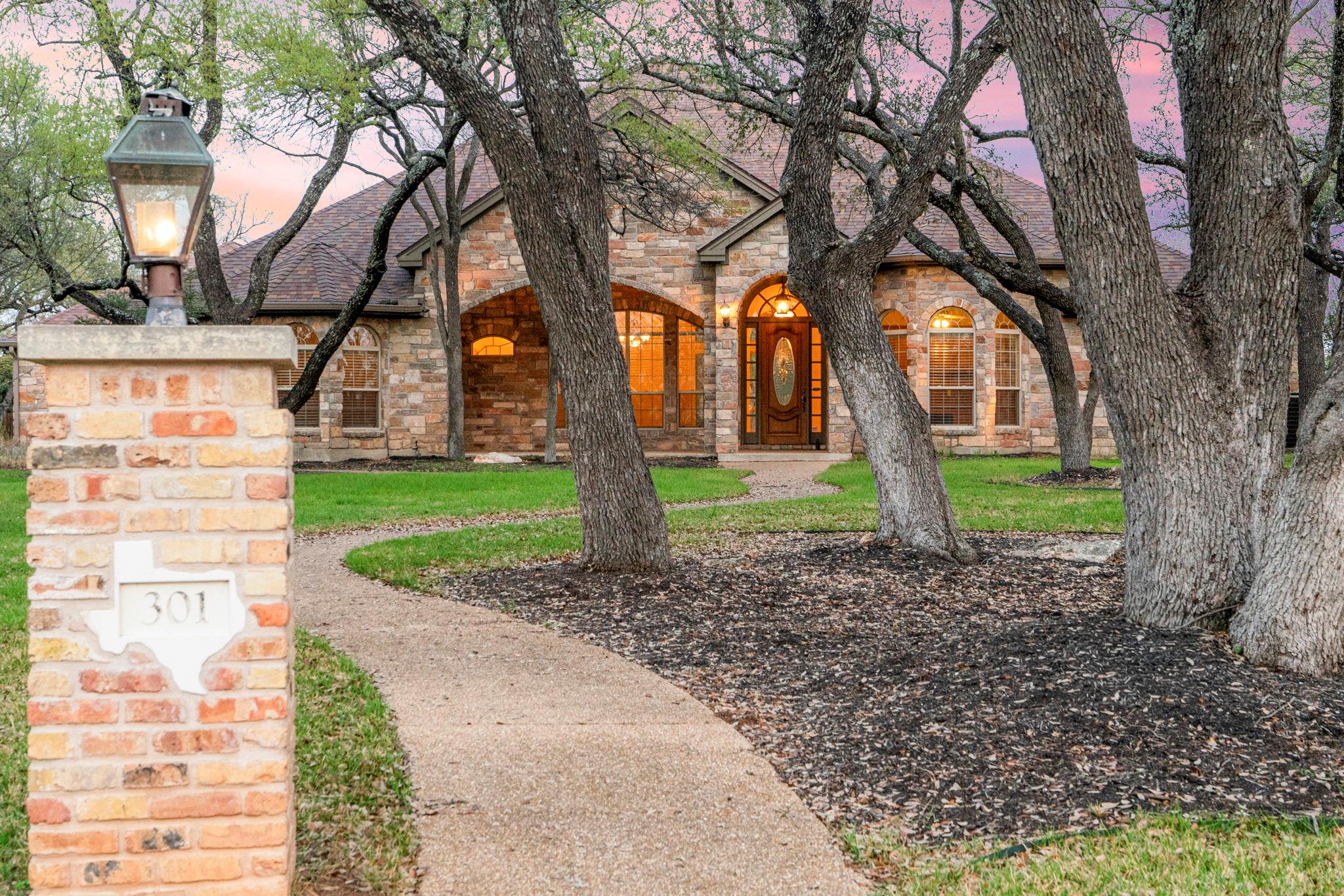 301 Goldridge Dr, Georgetown, TX 78633