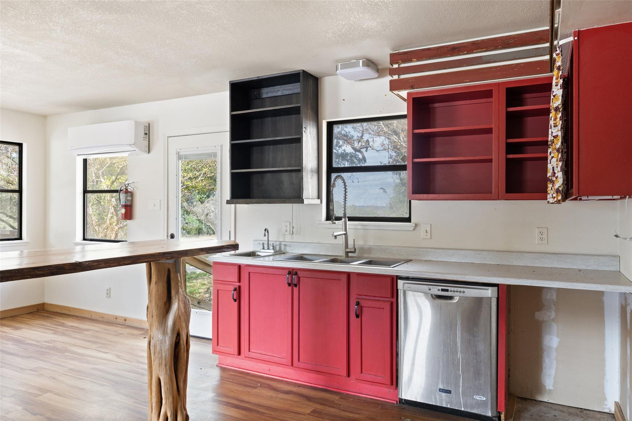 214 Edmonds Ave, Johnson City, TX 78636