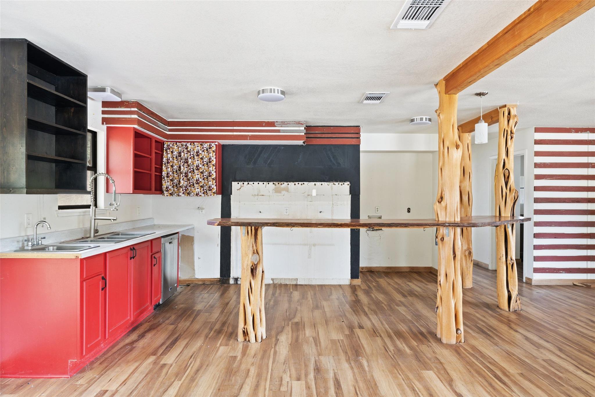 214 Edmonds Ave, Johnson City, TX 78636