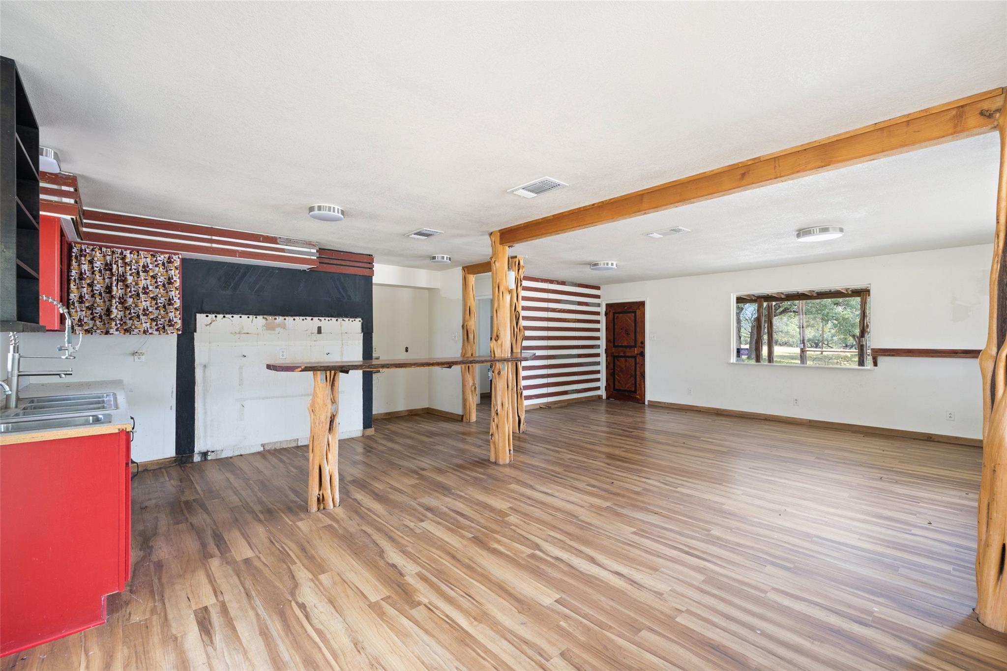 214 Edmonds Ave, Johnson City, TX 78636