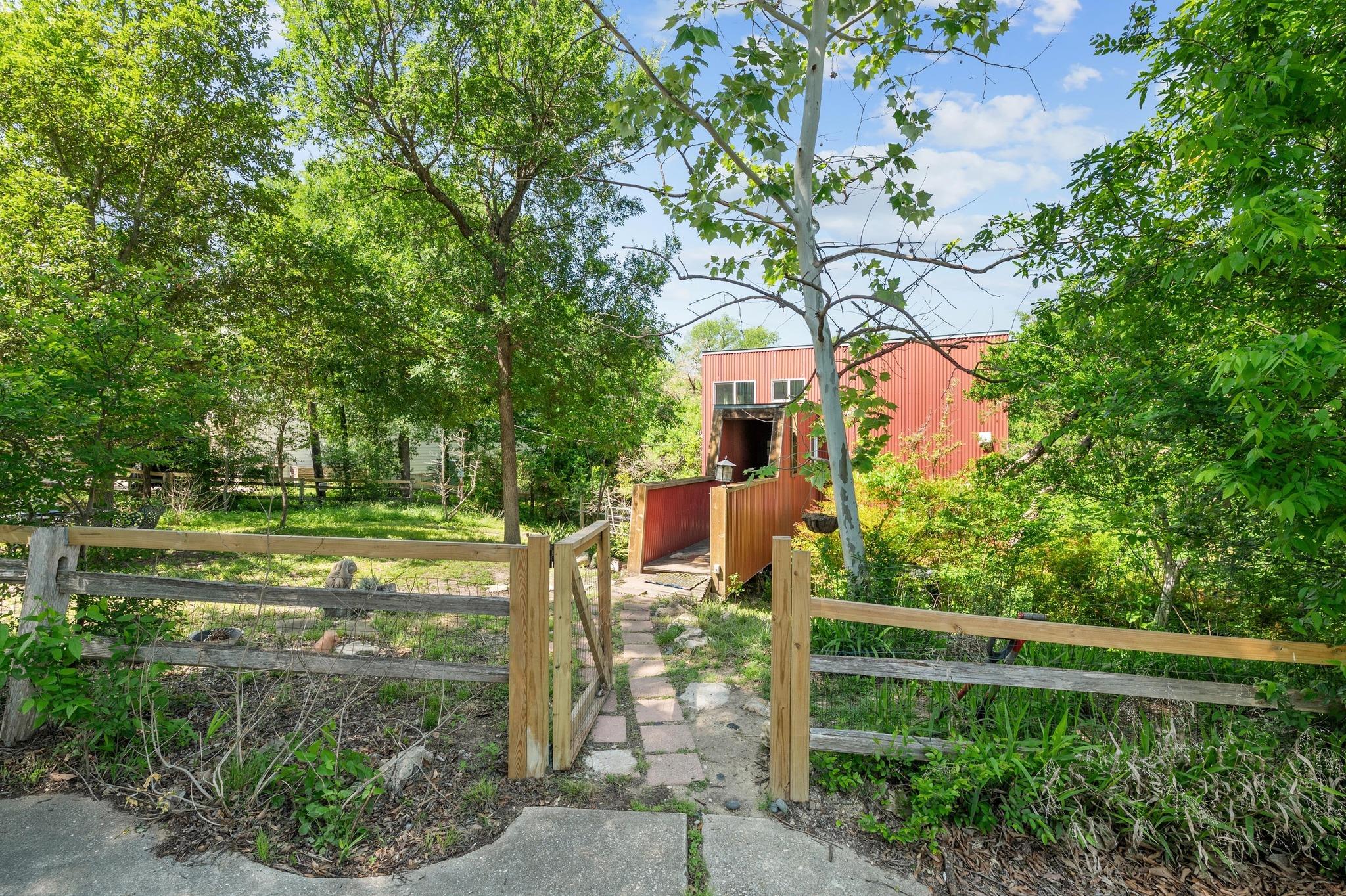 20 N Peak Rd, West Lake Hills, TX 78746