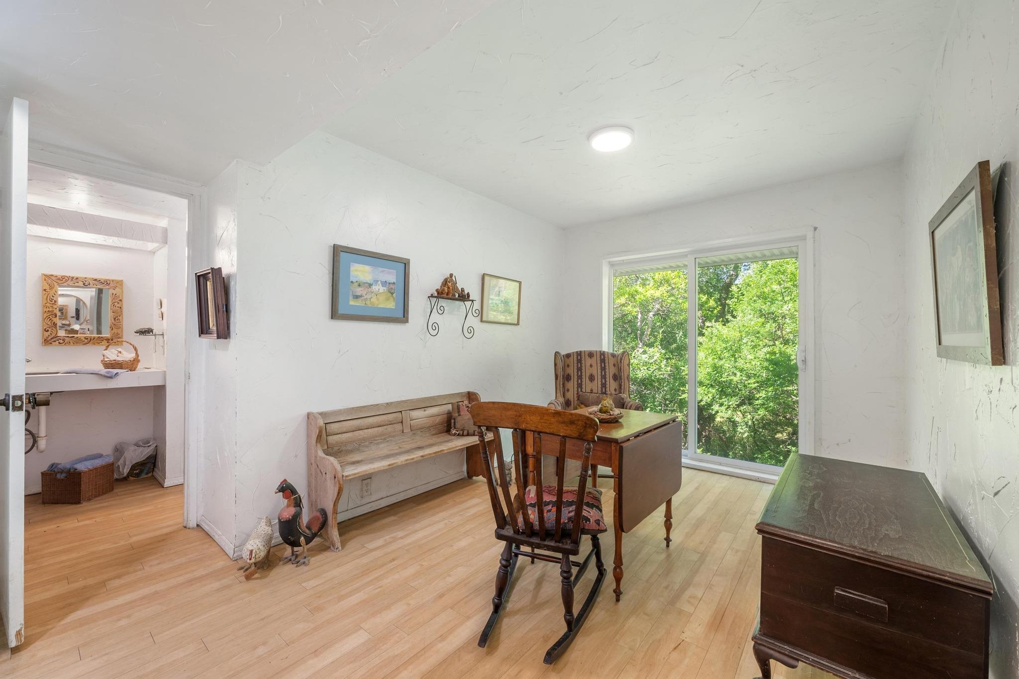 20 N Peak Rd, West Lake Hills, TX 78746