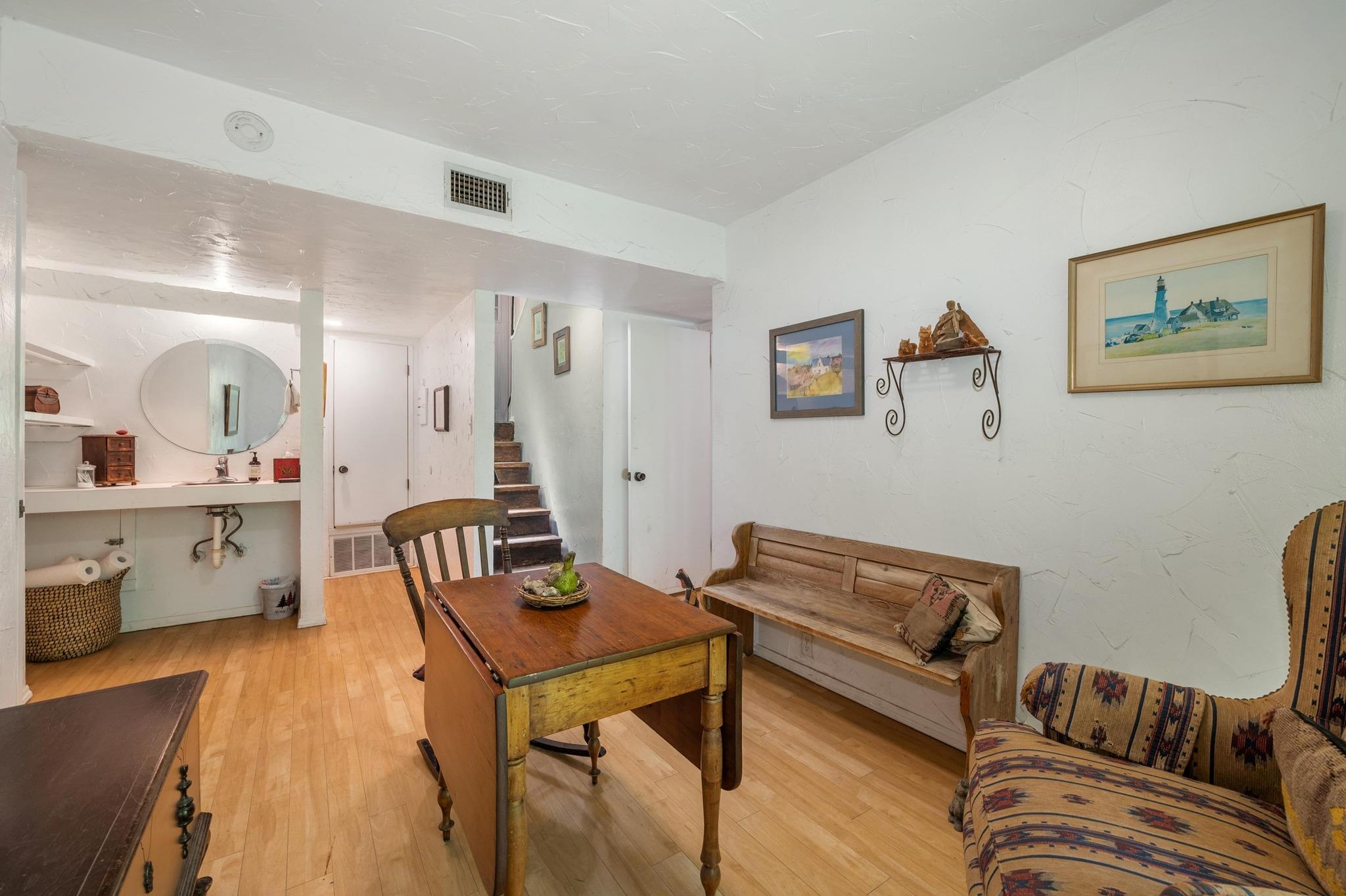 20 N Peak Rd, West Lake Hills, TX 78746