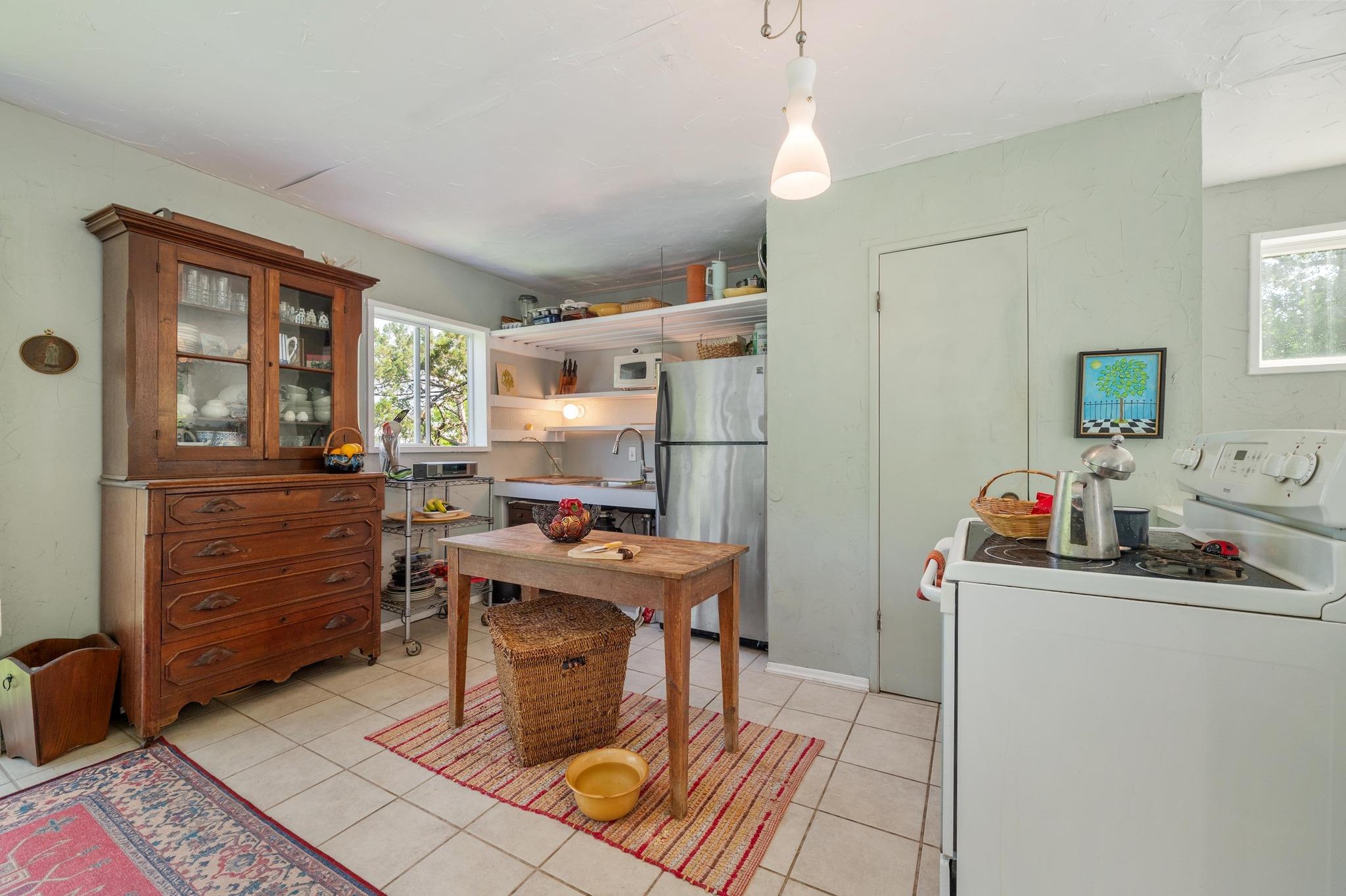 20 N Peak Rd, West Lake Hills, TX 78746