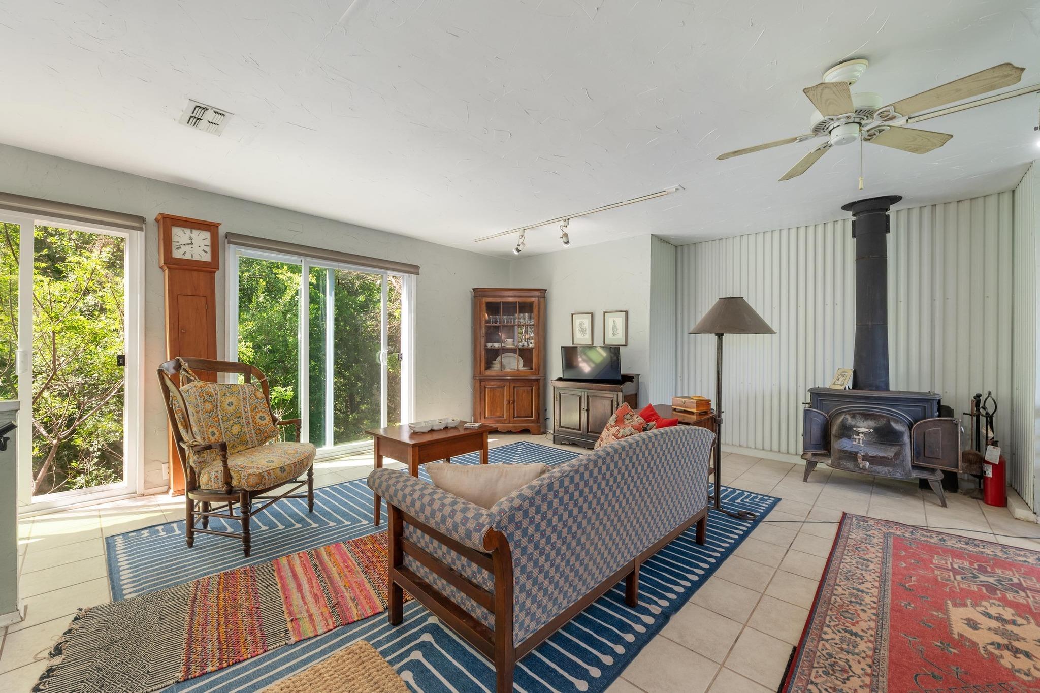 20 N Peak Rd, West Lake Hills, TX 78746