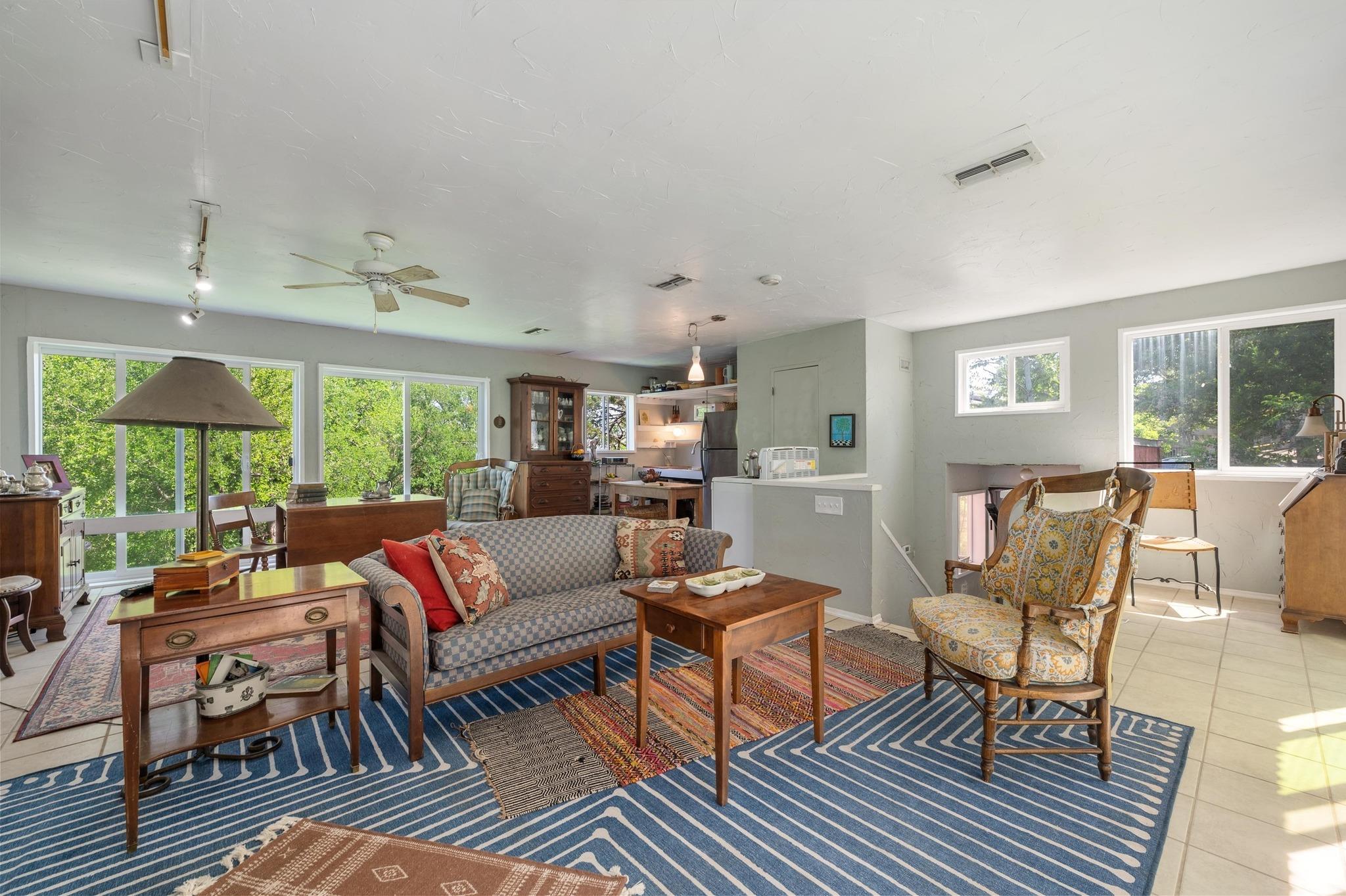 20 N Peak Rd, West Lake Hills, TX 78746