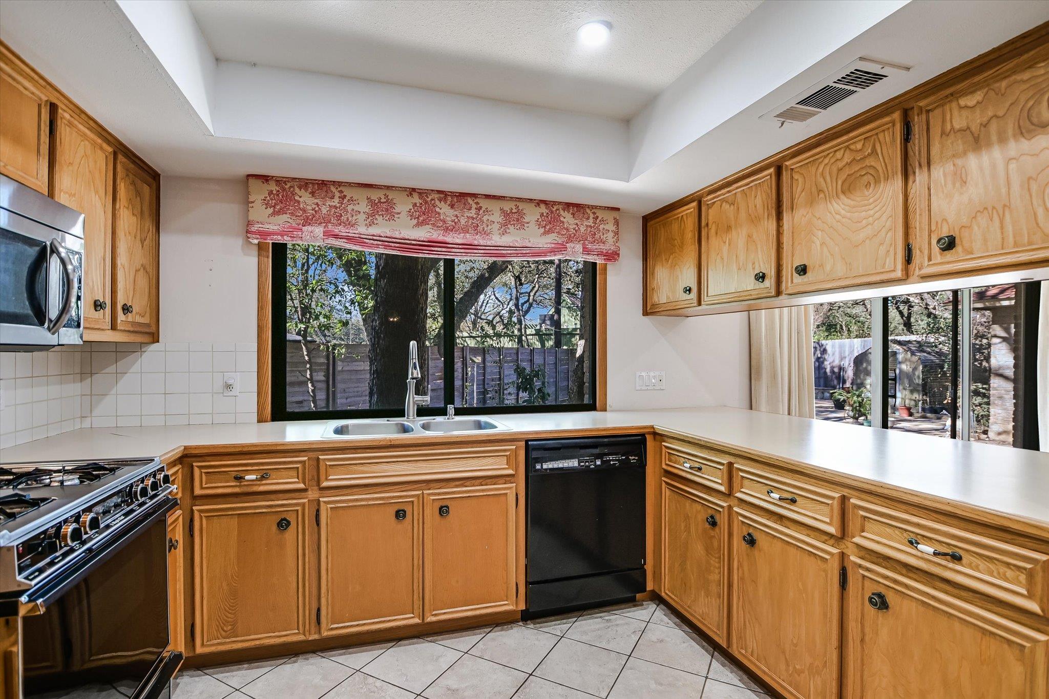 8900 Currywood Dr, Austin, TX 78759