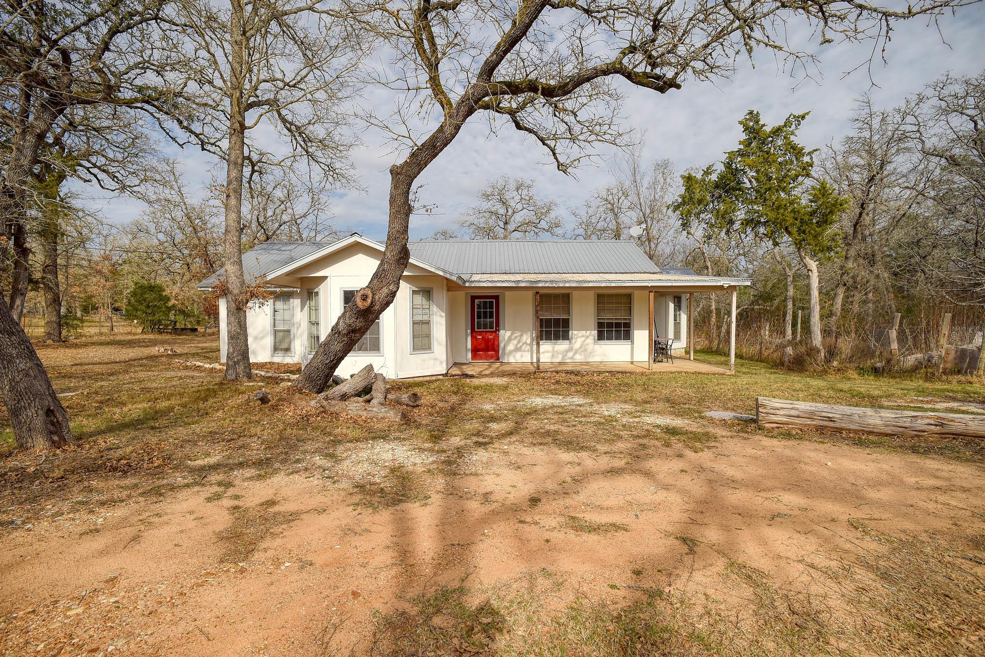 148 Pine Valley Dr, Paige, TX 78659