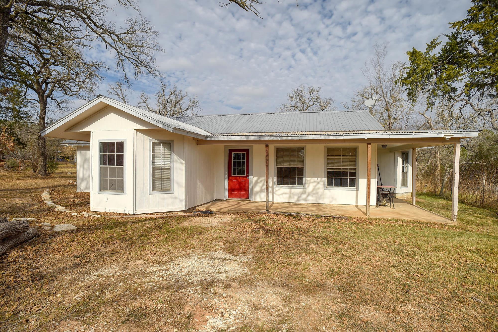 148 Pine Valley Dr, Paige, TX 78659