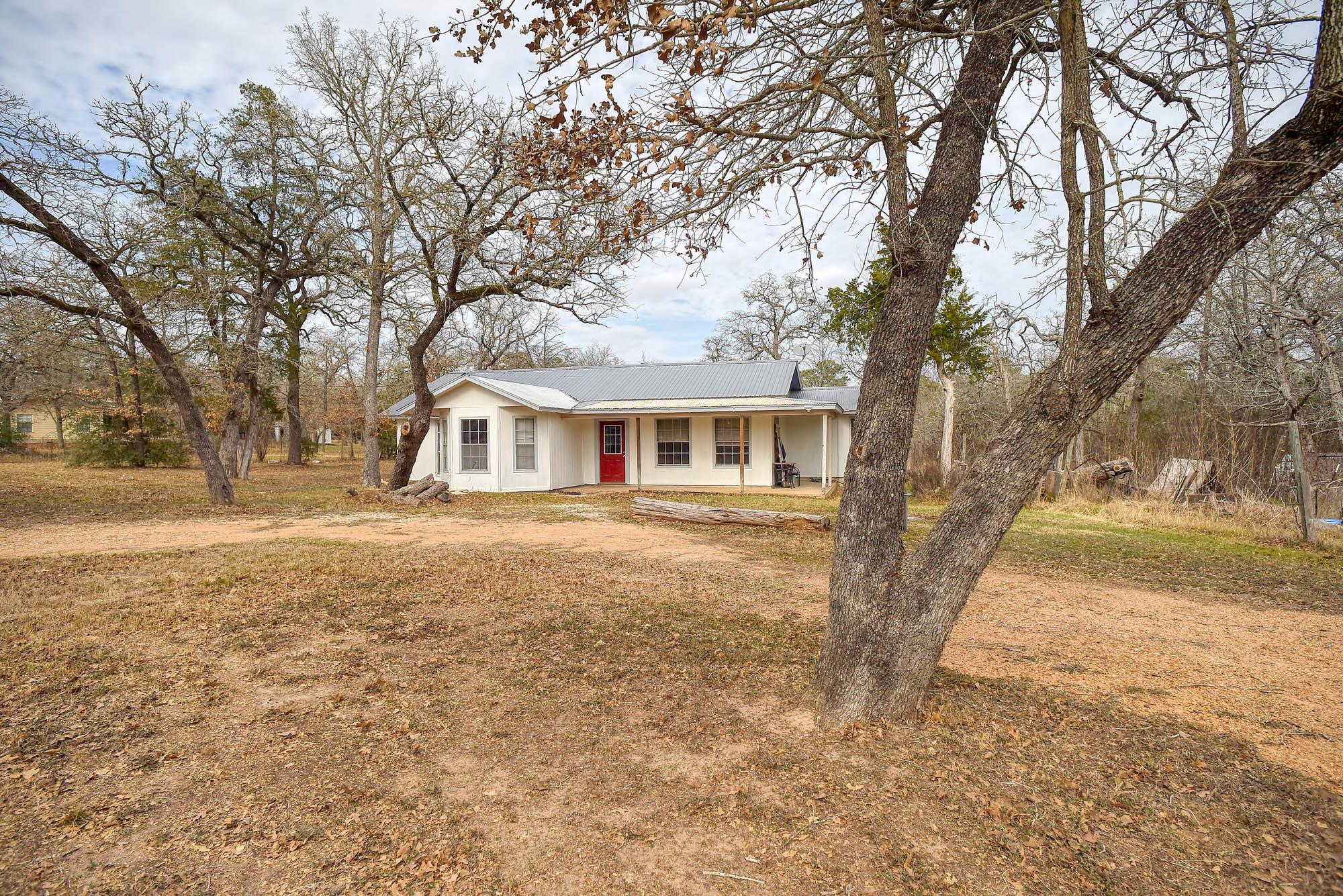 148 Pine Valley Dr, Paige, TX 78659