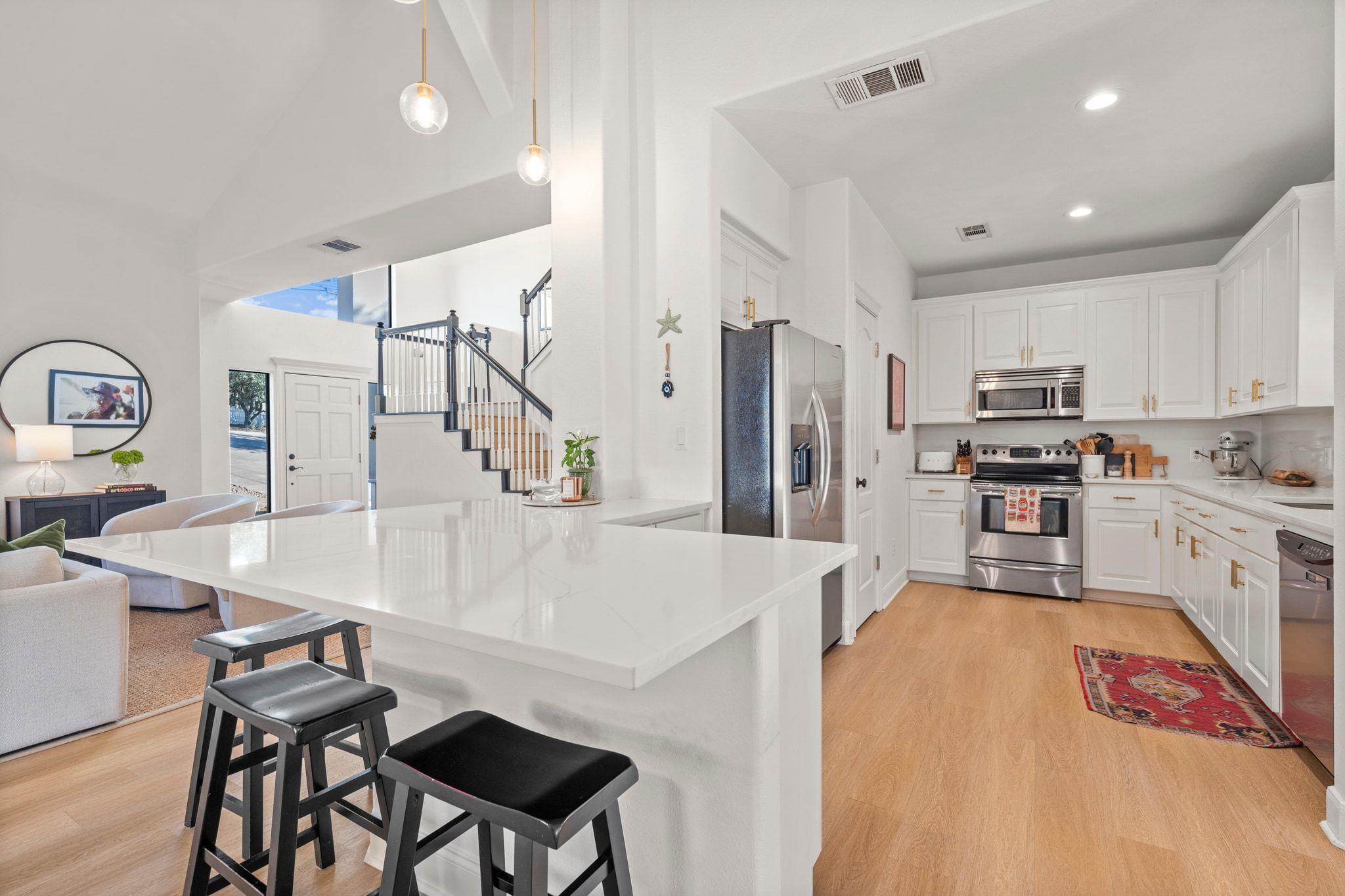 1030 Daviot Dr, Spicewood, TX 78669