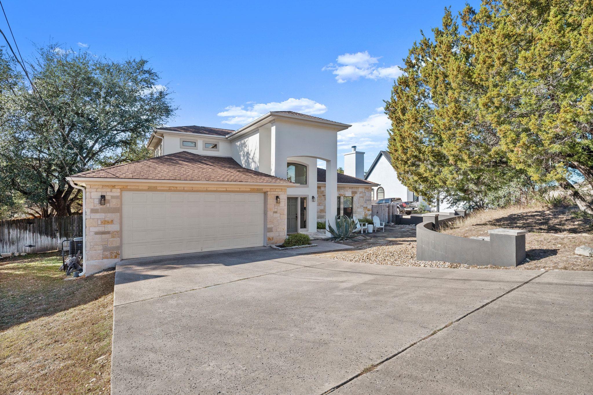 1030 Daviot Dr, Spicewood, TX 78669