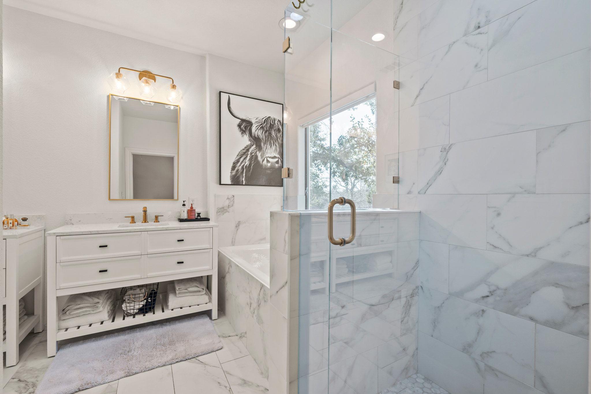 1030 Daviot Dr, Spicewood, TX 78669