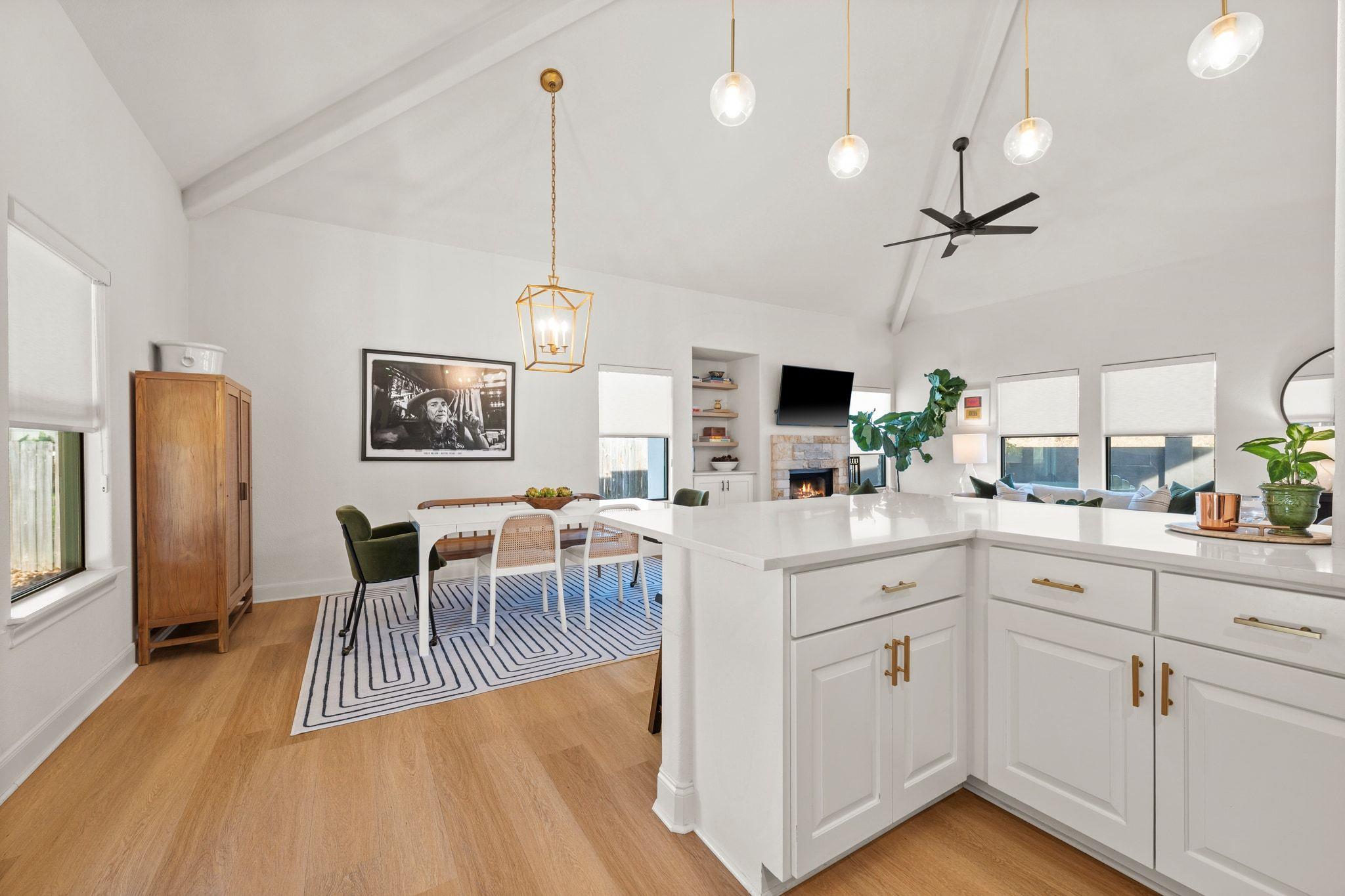 1030 Daviot Dr, Spicewood, TX 78669