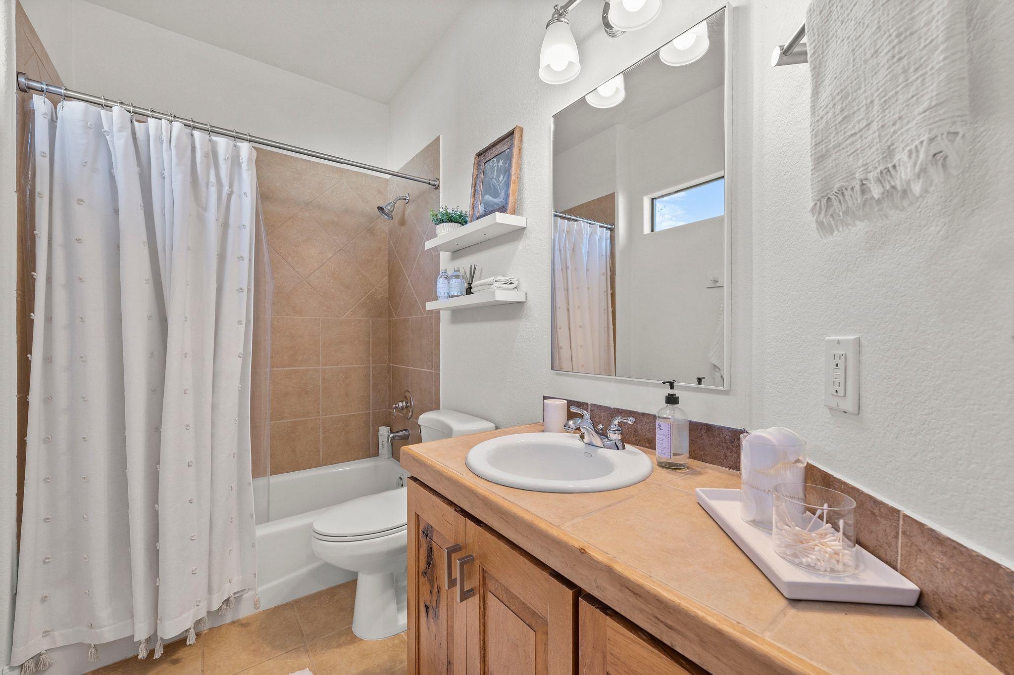 1030 Daviot Dr, Spicewood, TX 78669