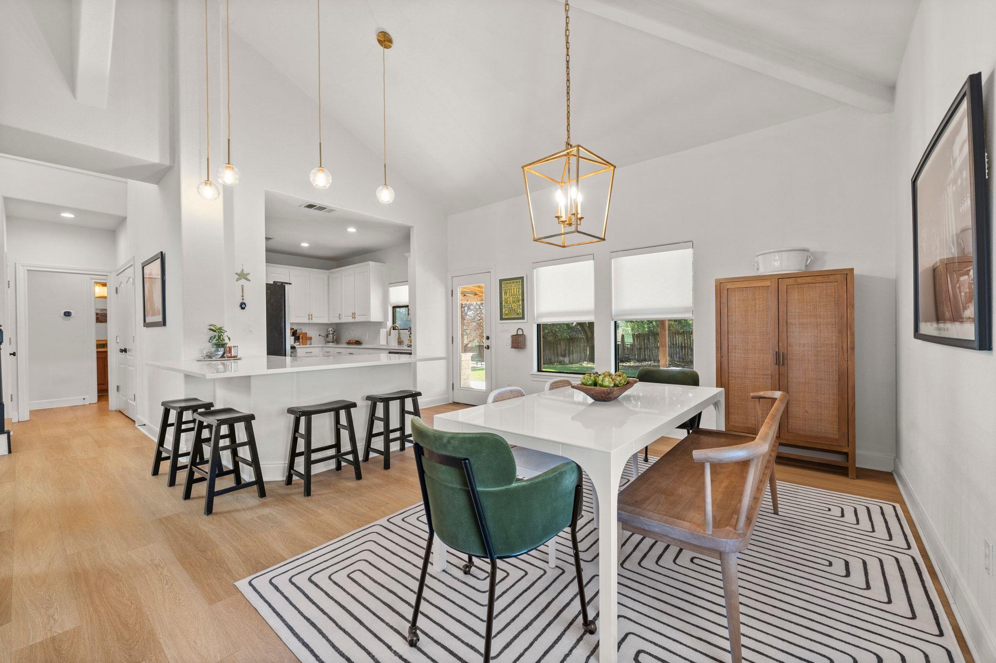 1030 Daviot Dr, Spicewood, TX 78669