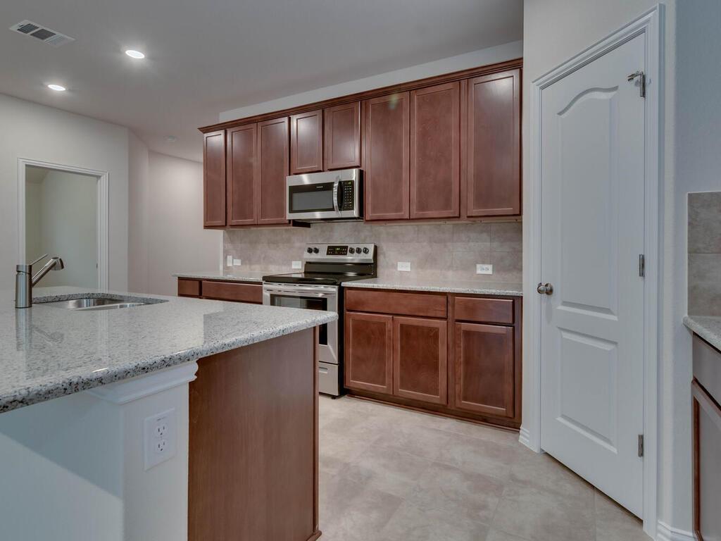 1104 Ridge Runner Dr, Georgetown, TX 78628