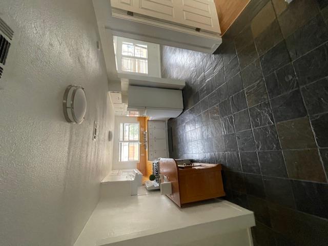 1105 1/2 Tillery St, Austin, TX 78702