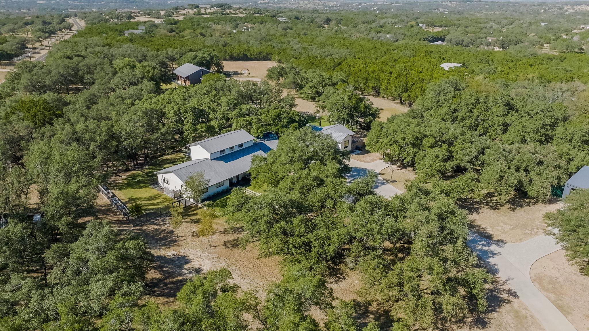 4200 Deer Trl, Spicewood, TX 78669