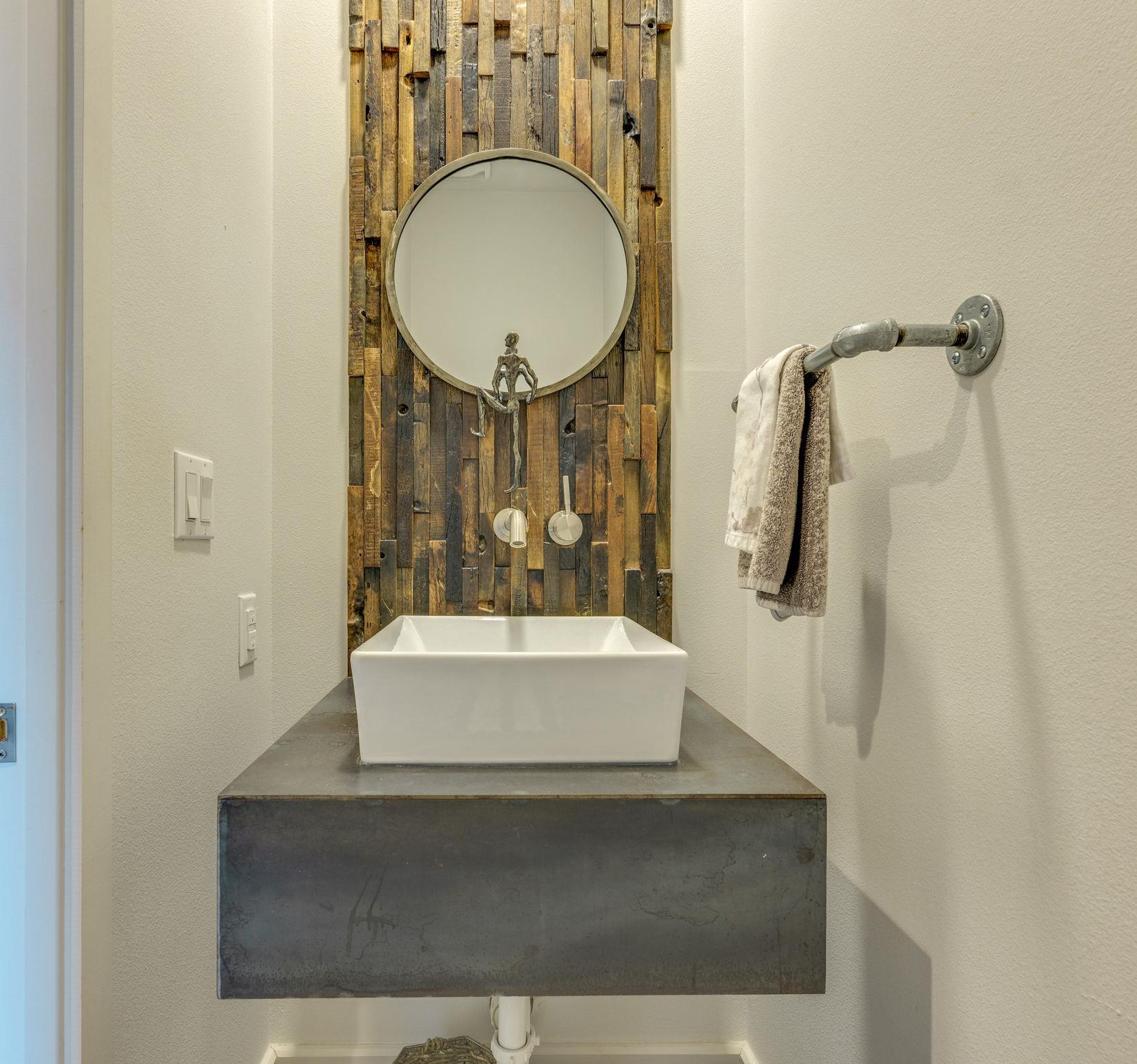 4200 Deer Trl, Spicewood, TX 78669