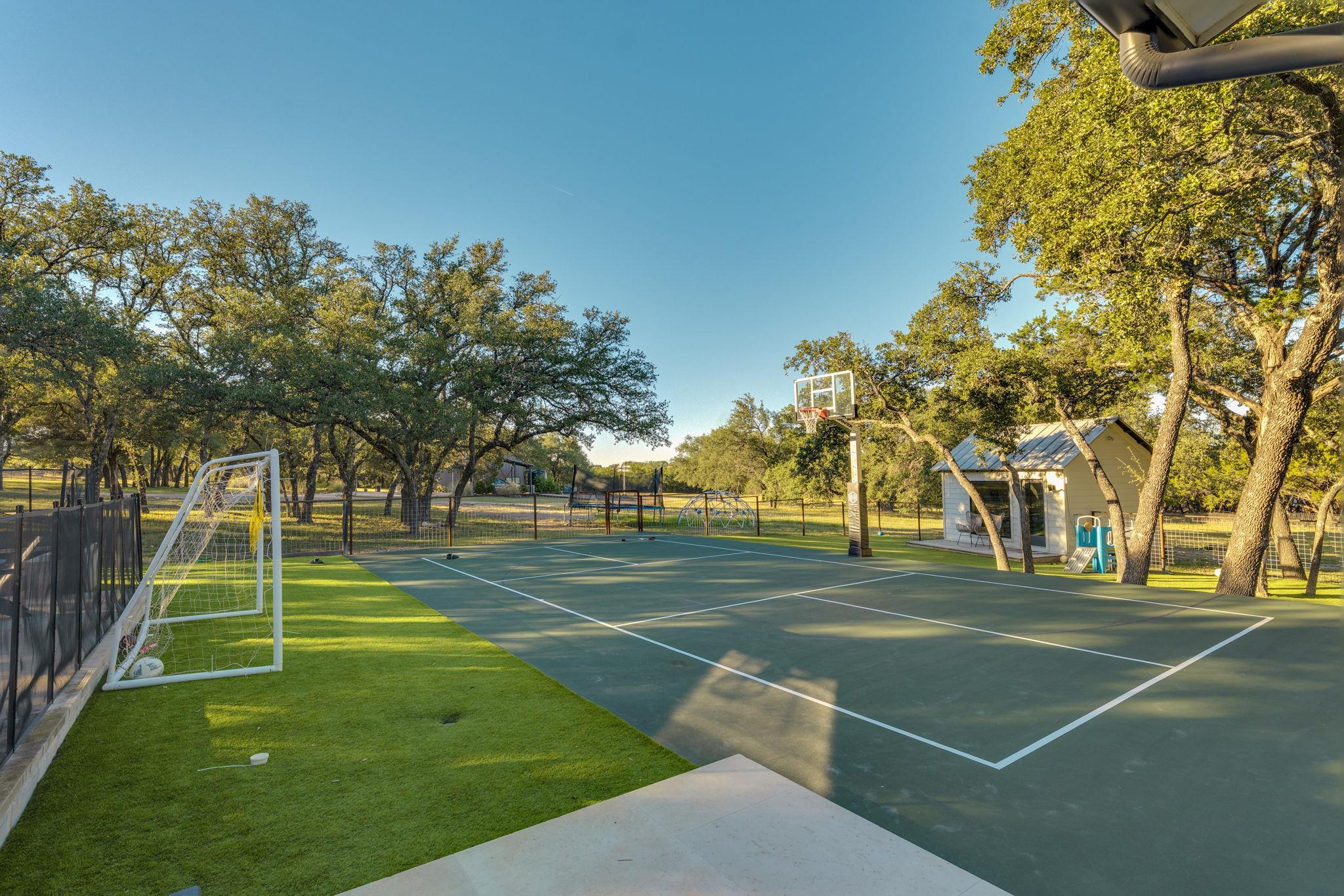 4200 Deer Trl, Spicewood, TX 78669