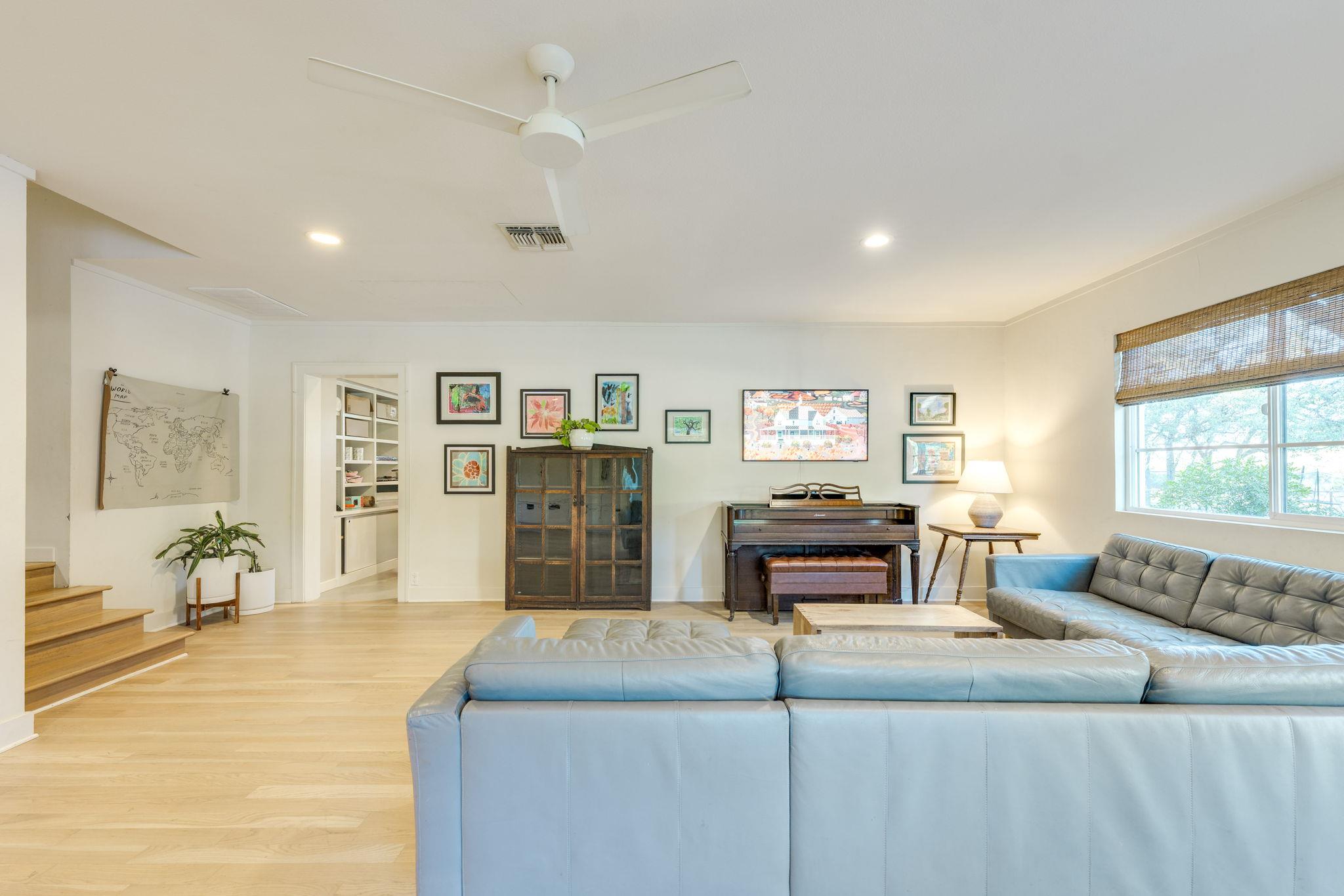 4200 Deer Trl, Spicewood, TX 78669