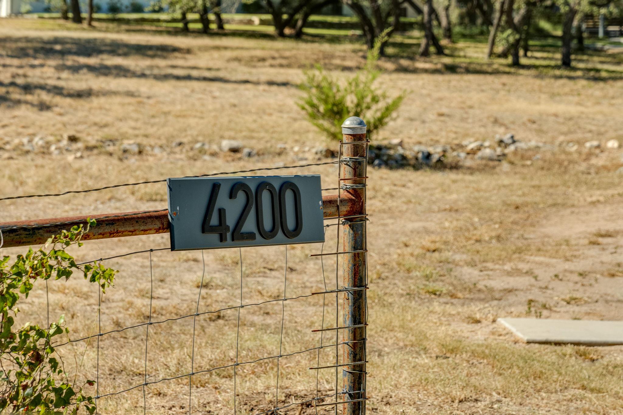 4200 Deer Trl, Spicewood, TX 78669