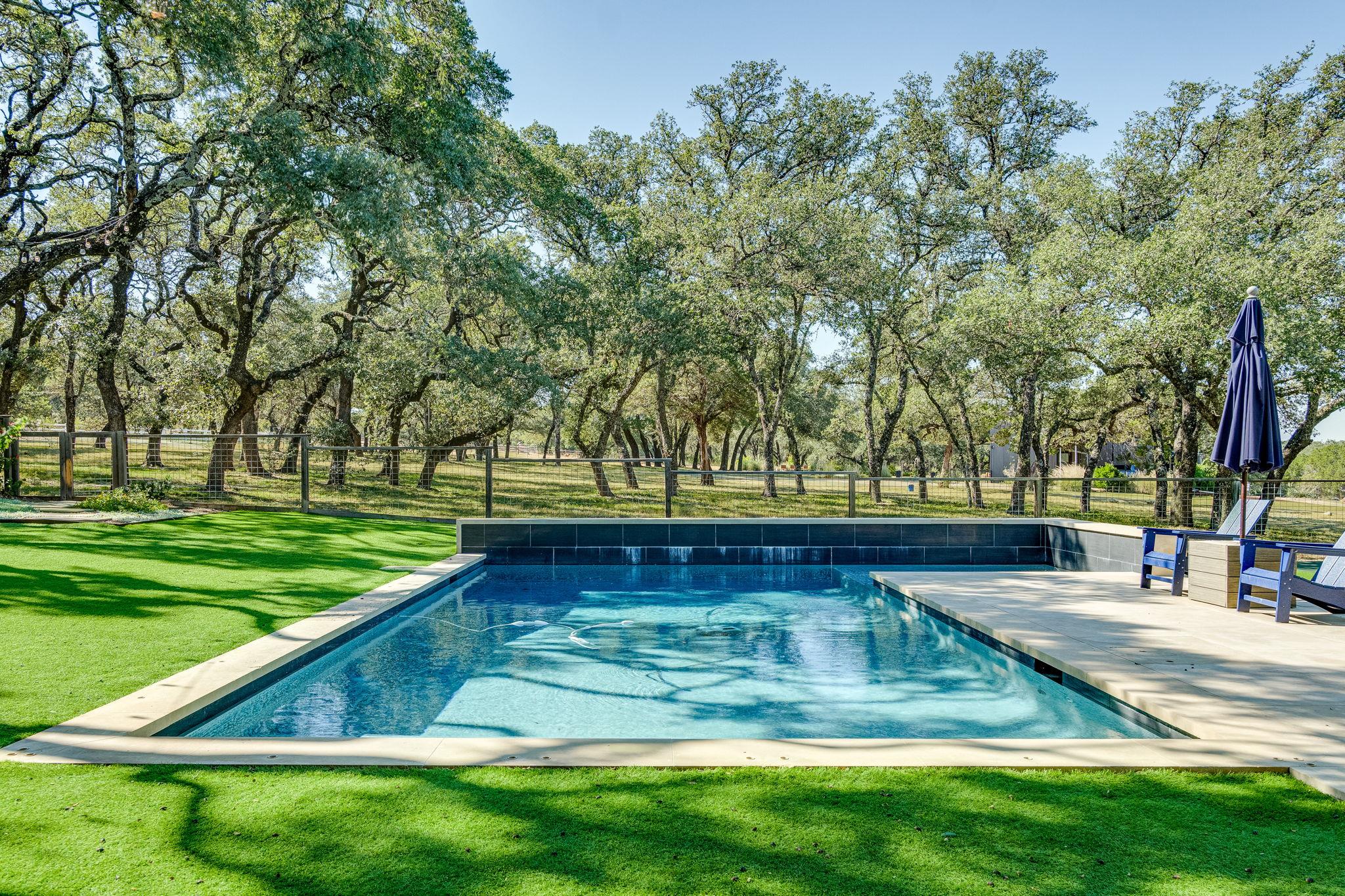 4200 Deer Trl, Spicewood, TX 78669