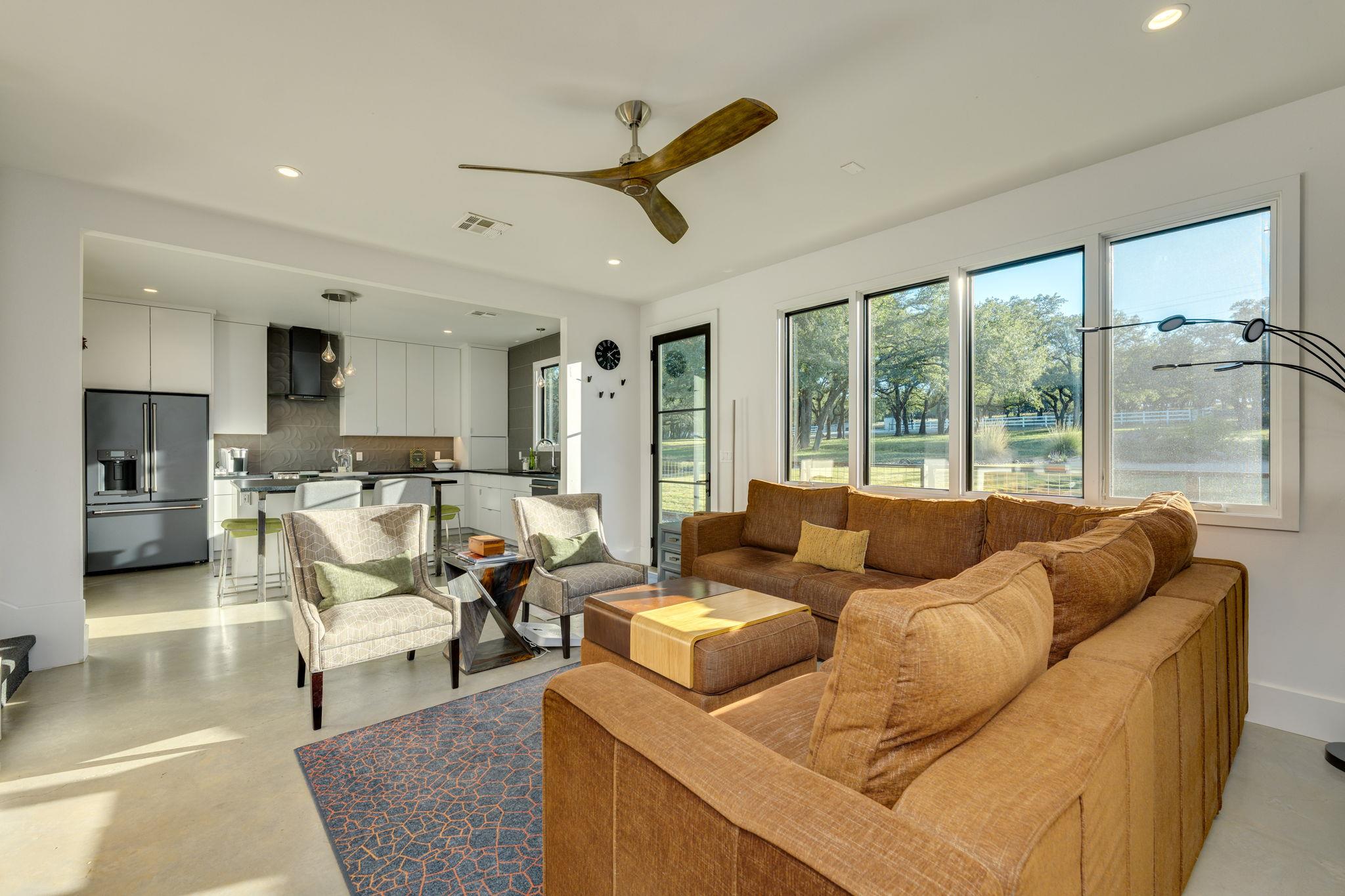 4200 Deer Trl, Spicewood, TX 78669