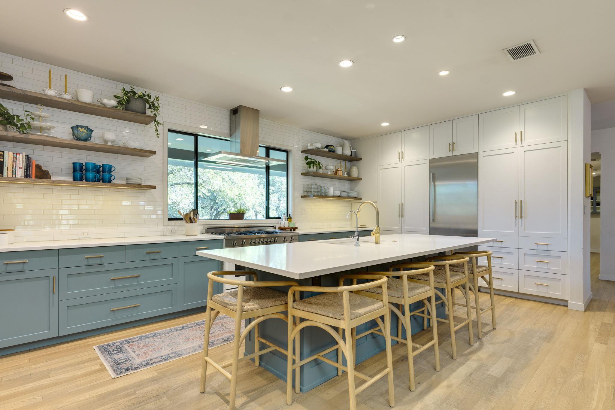 4200 Deer Trl, Spicewood, TX 78669