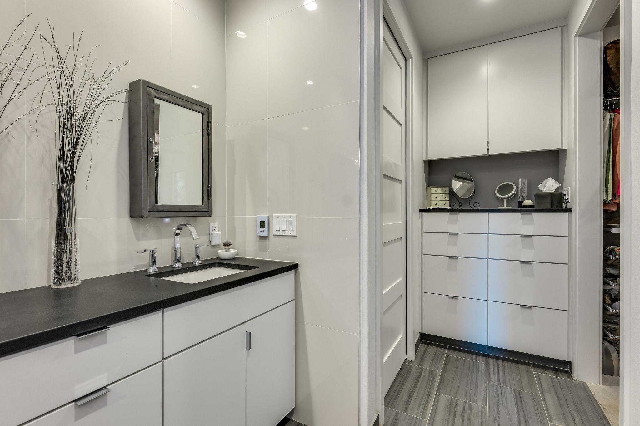 4200 Deer Trl, Spicewood, TX 78669