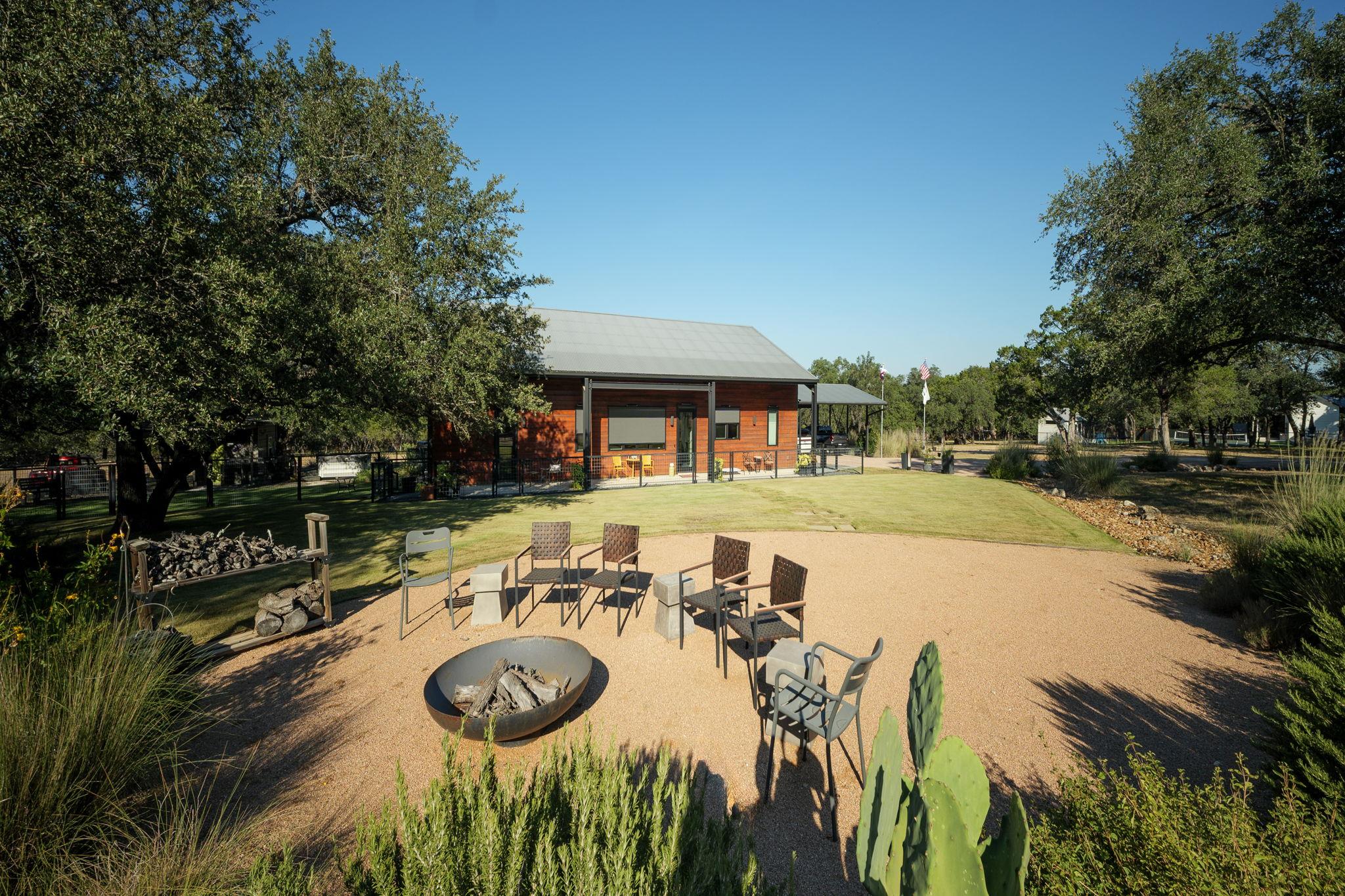 4200 Deer Trl, Spicewood, TX 78669