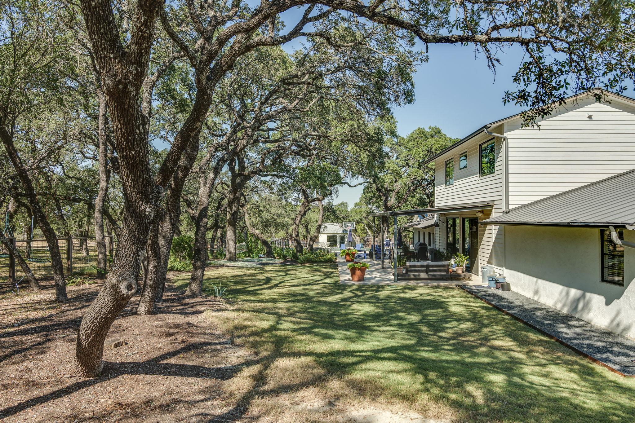 4200 Deer Trl, Spicewood, TX 78669