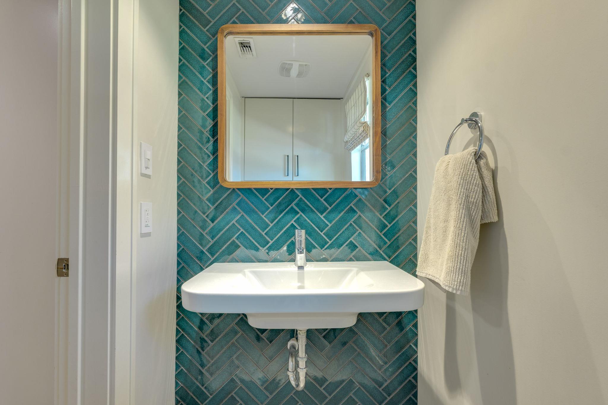 4200 Deer Trl, Spicewood, TX 78669