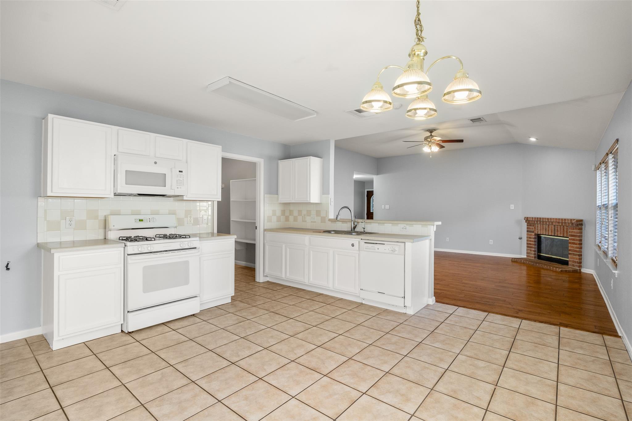 121 Primrose Blvd, Kyle, TX 78640