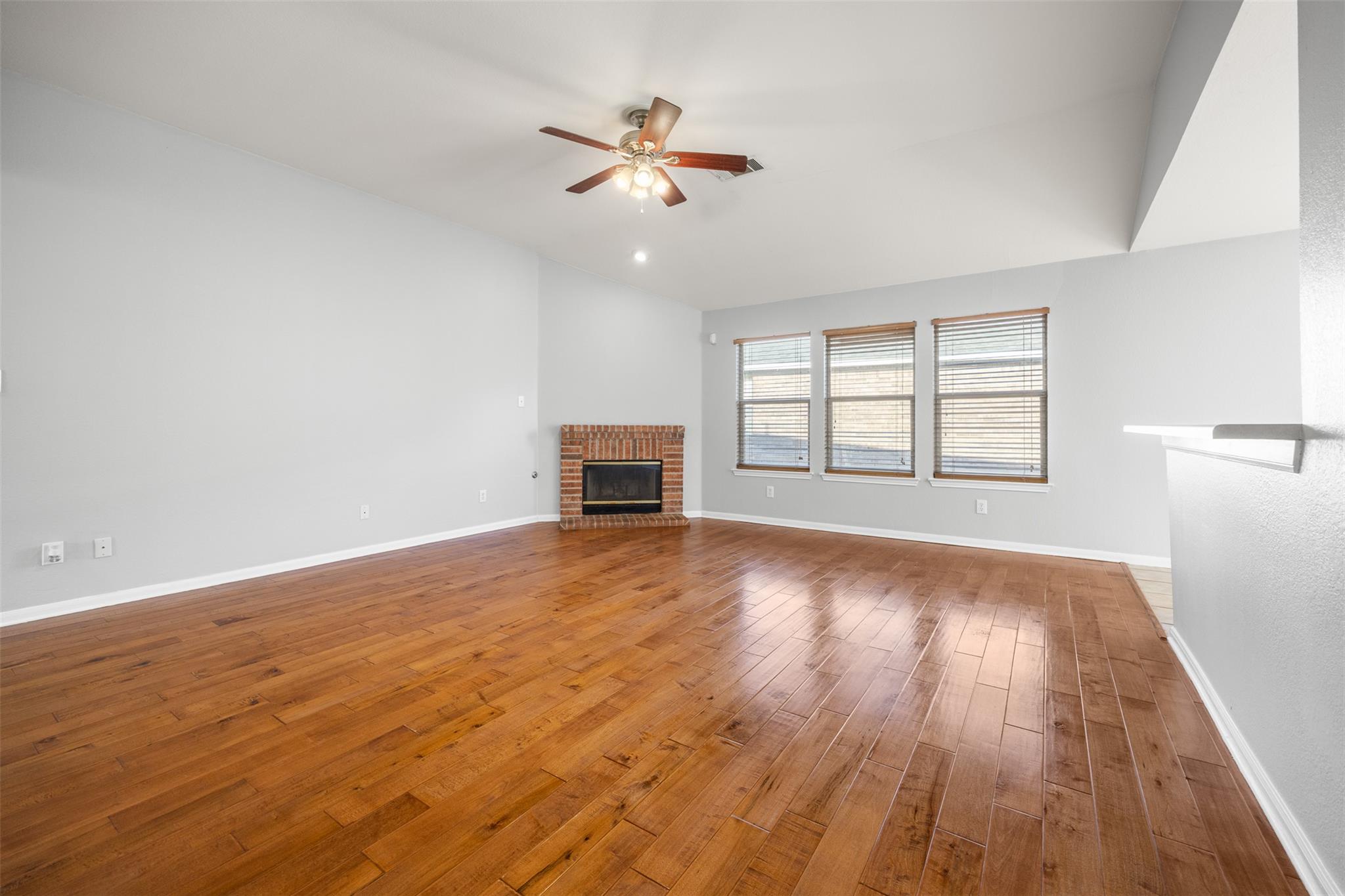 121 Primrose Blvd, Kyle, TX 78640