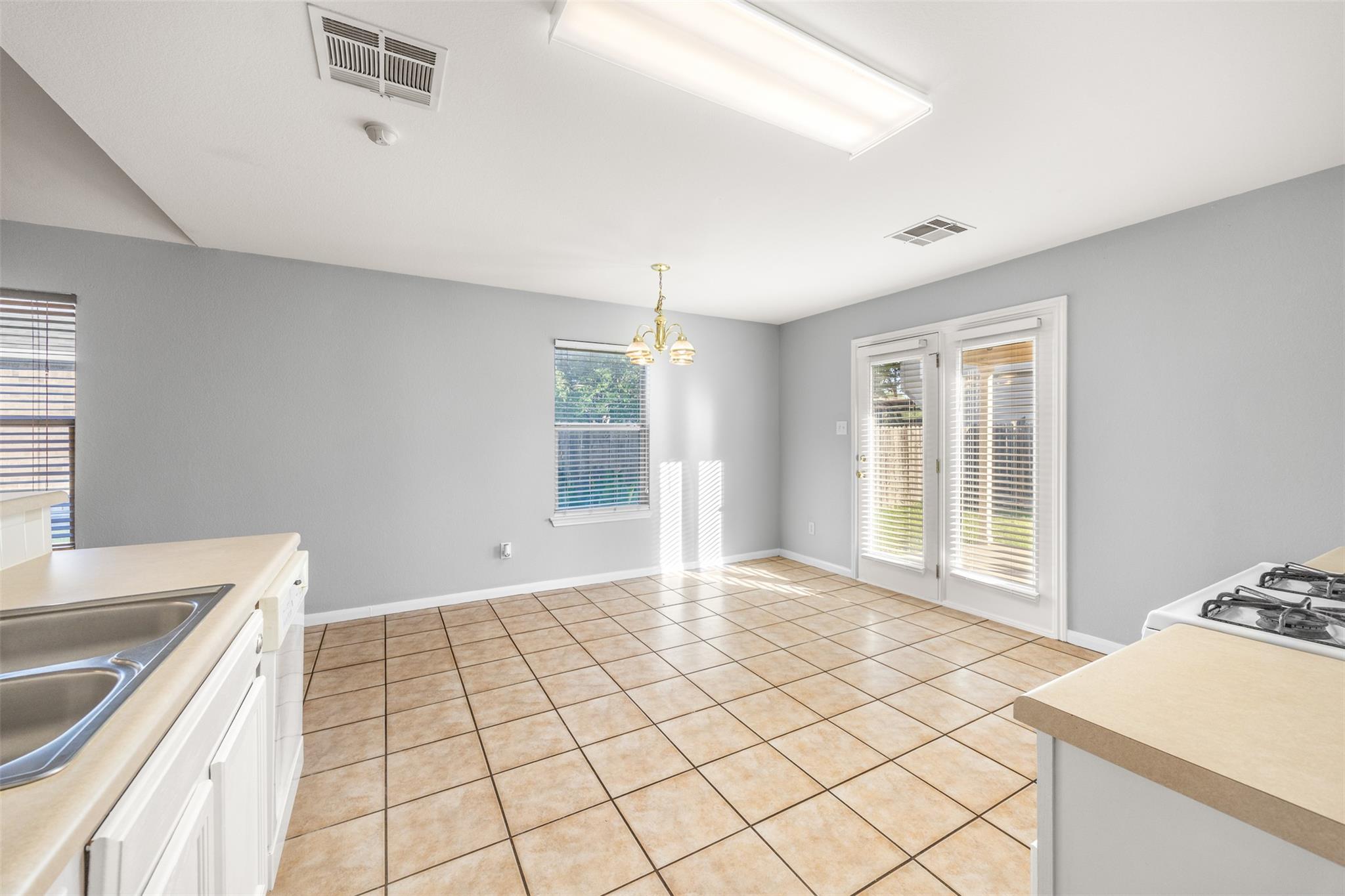 121 Primrose Blvd, Kyle, TX 78640