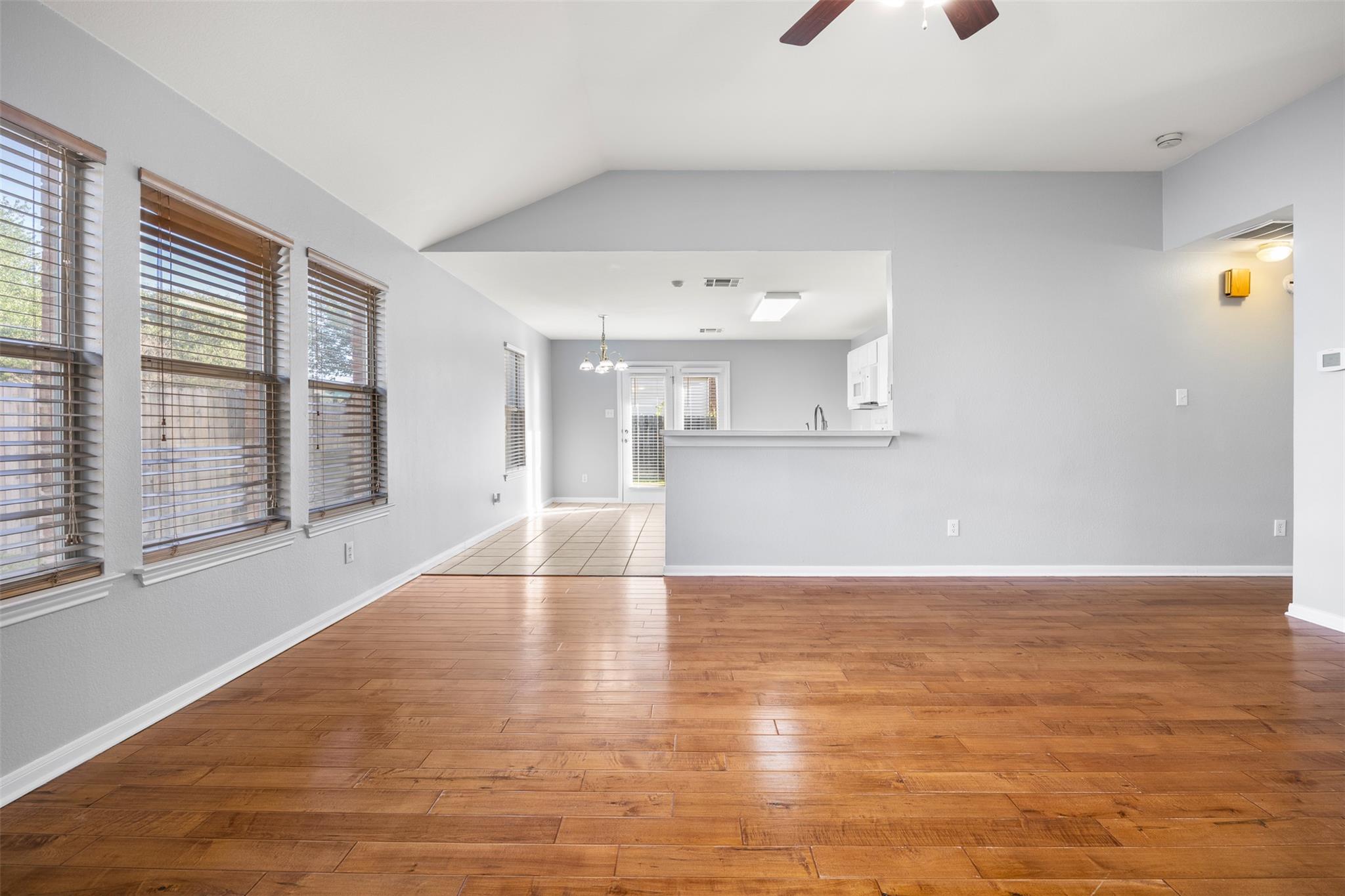 121 Primrose Blvd, Kyle, TX 78640