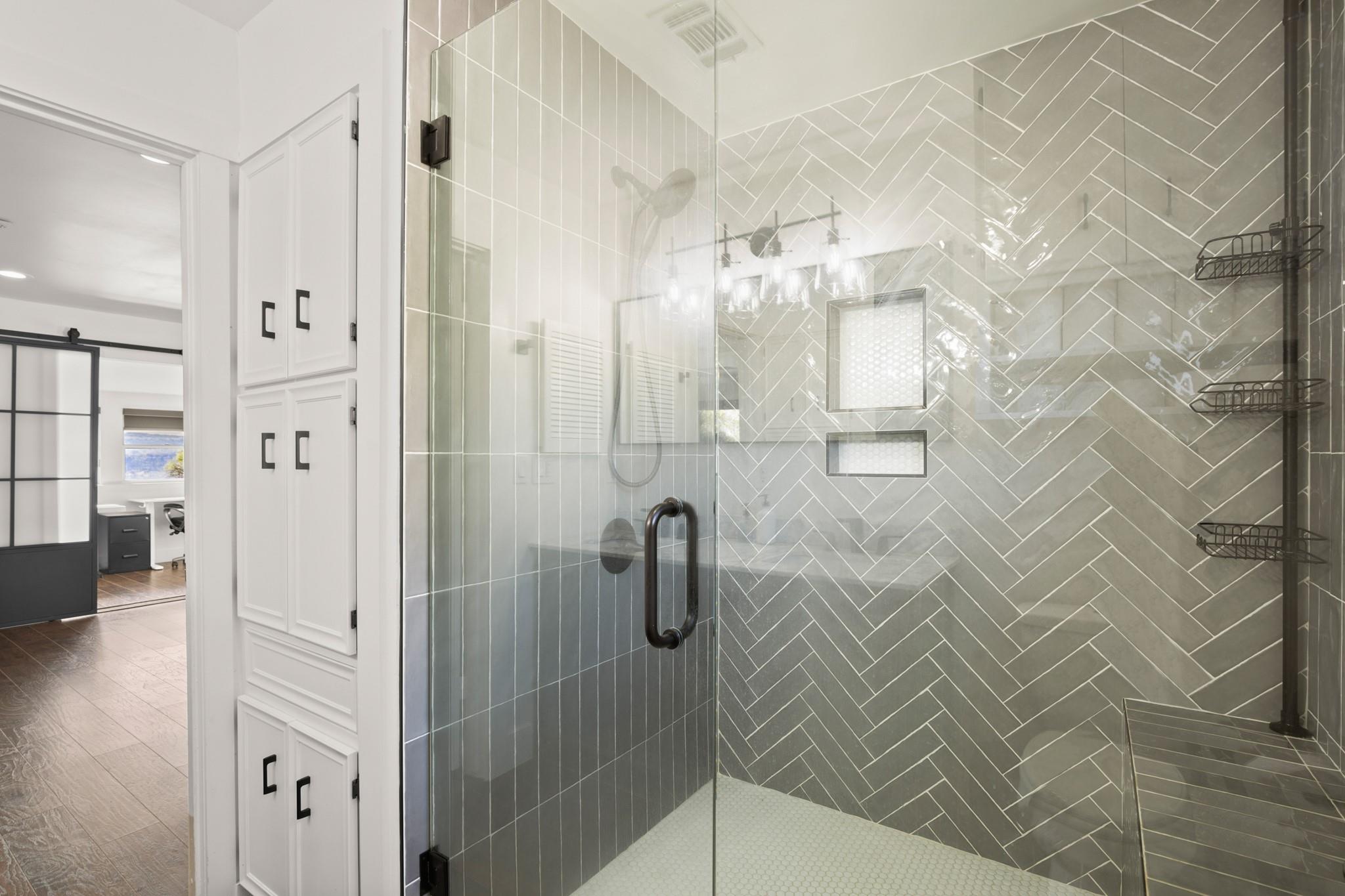 1405 Cat Hollow Club Dr, Spicewood, TX 78669