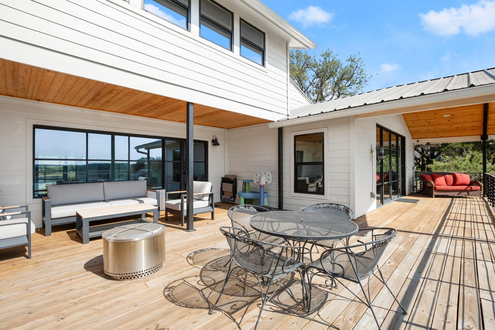 1405 Cat Hollow Club Dr, Spicewood, TX 78669