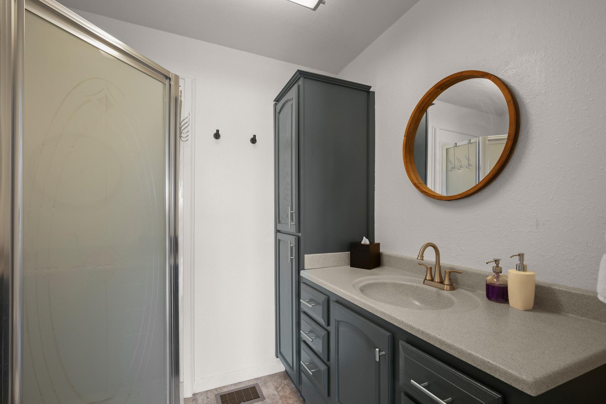 1405 Cat Hollow Club Dr, Spicewood, TX 78669