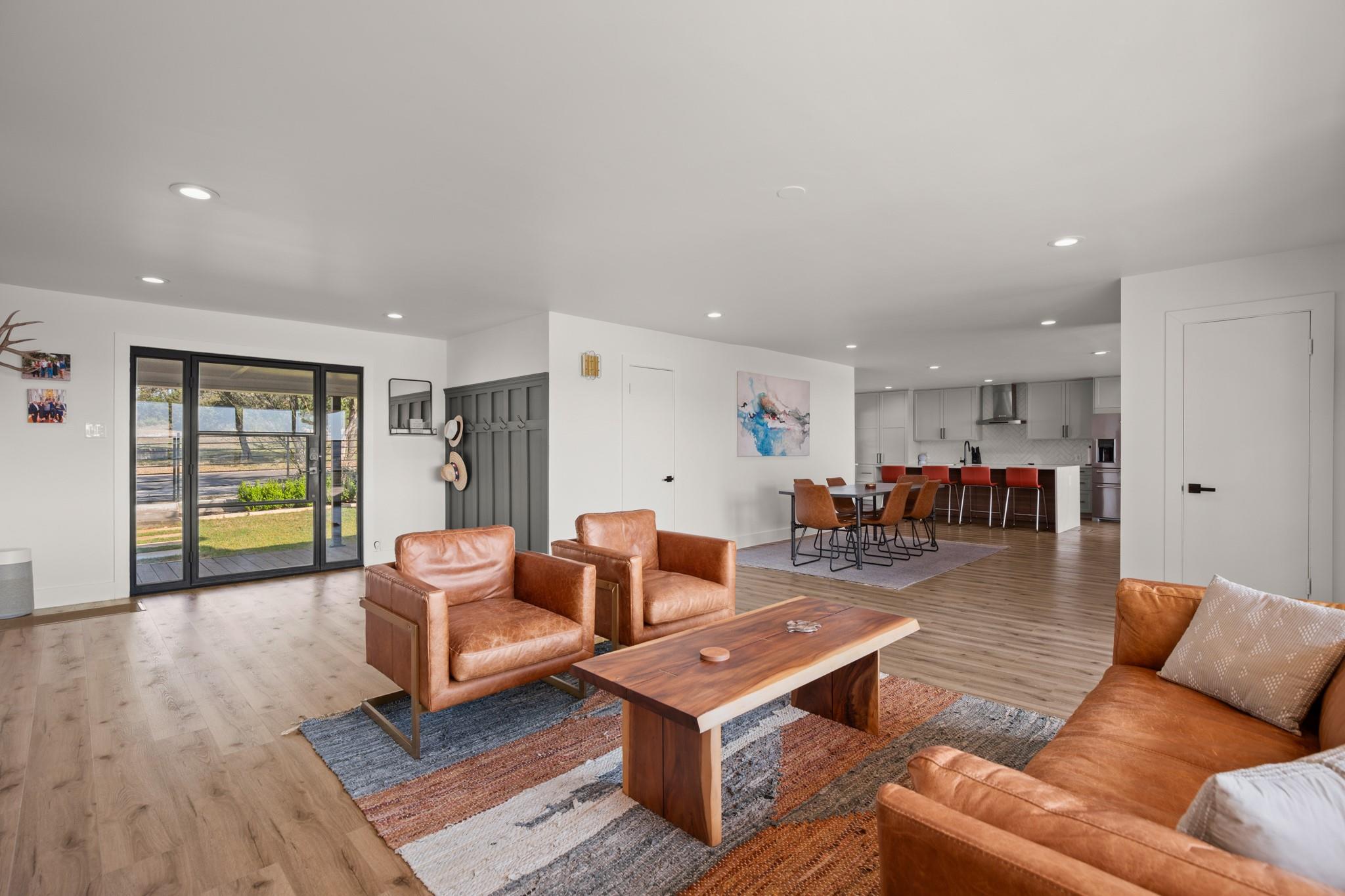 1405 Cat Hollow Club Dr, Spicewood, TX 78669