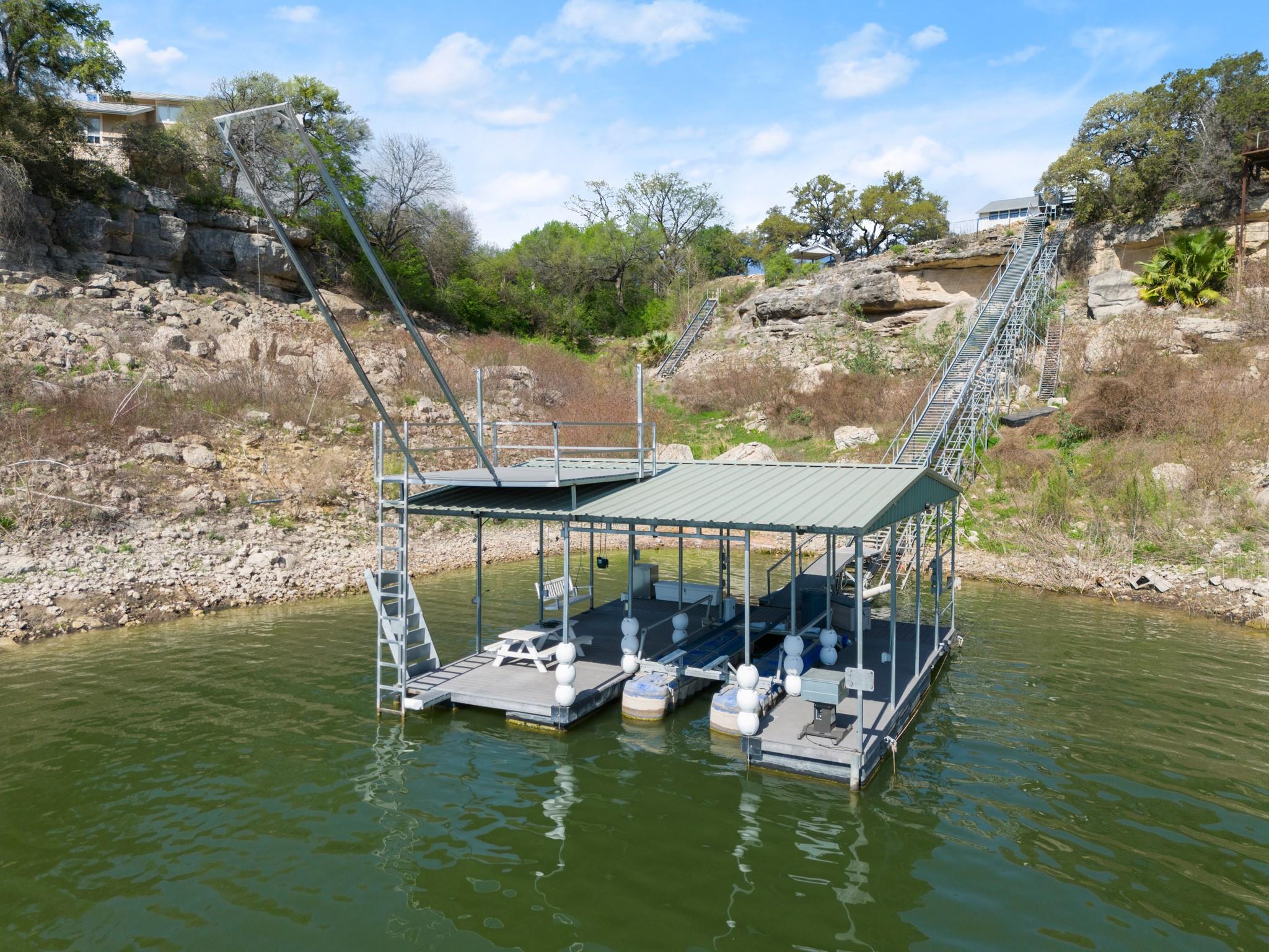 1405 Cat Hollow Club Dr, Spicewood, TX 78669