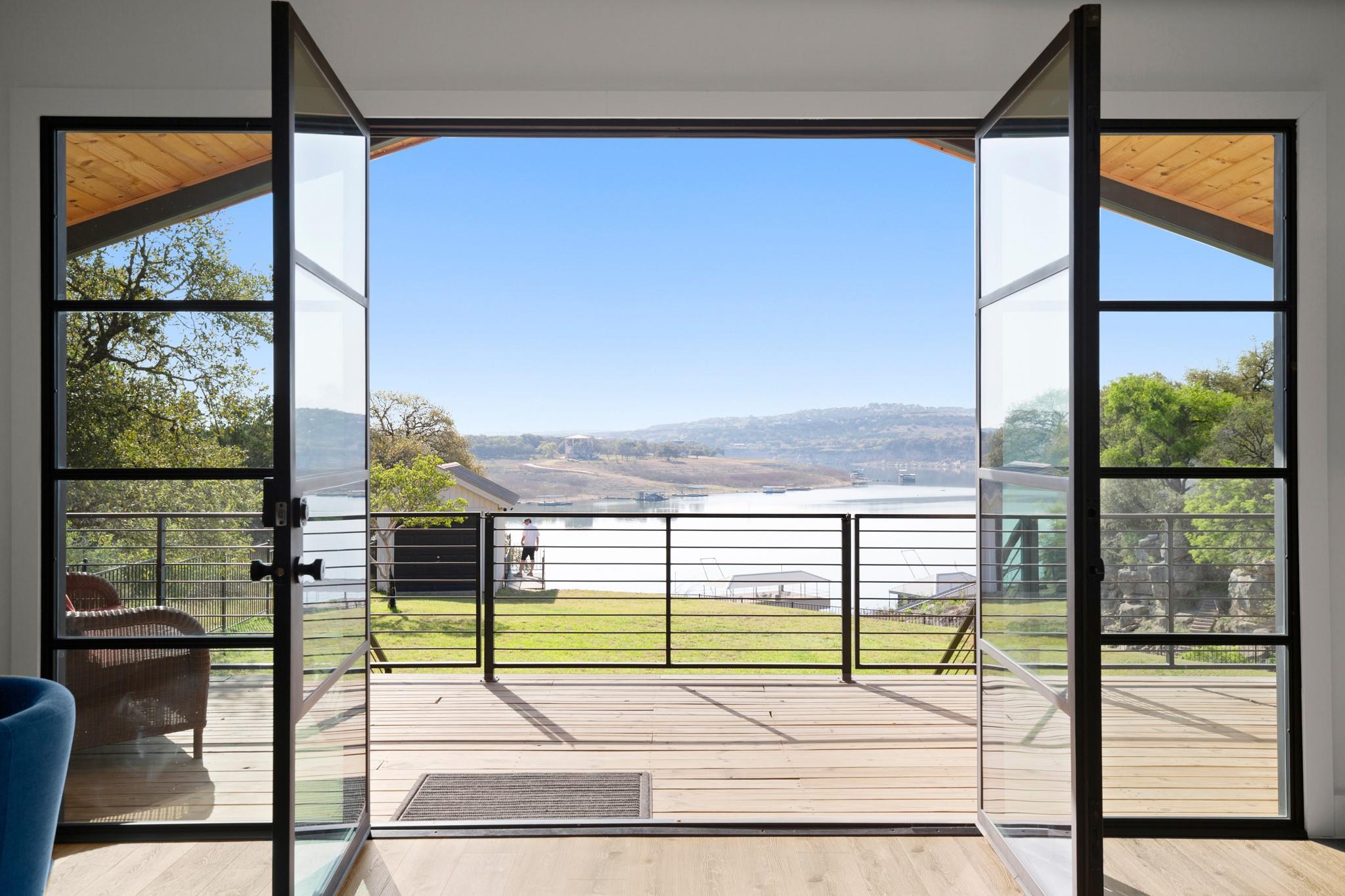 1405 Cat Hollow Club Dr, Spicewood, TX 78669