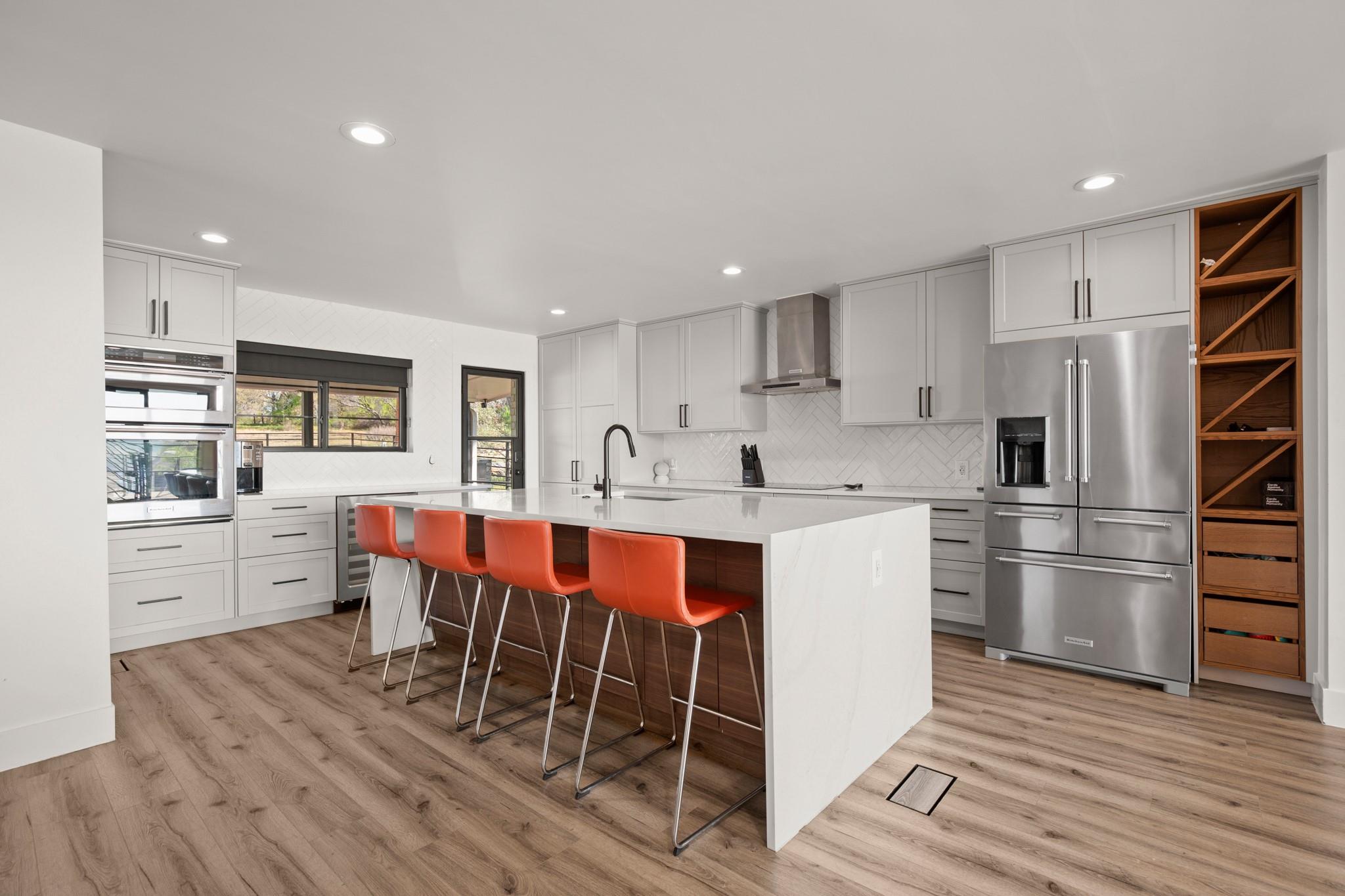 1405 Cat Hollow Club Dr, Spicewood, TX 78669